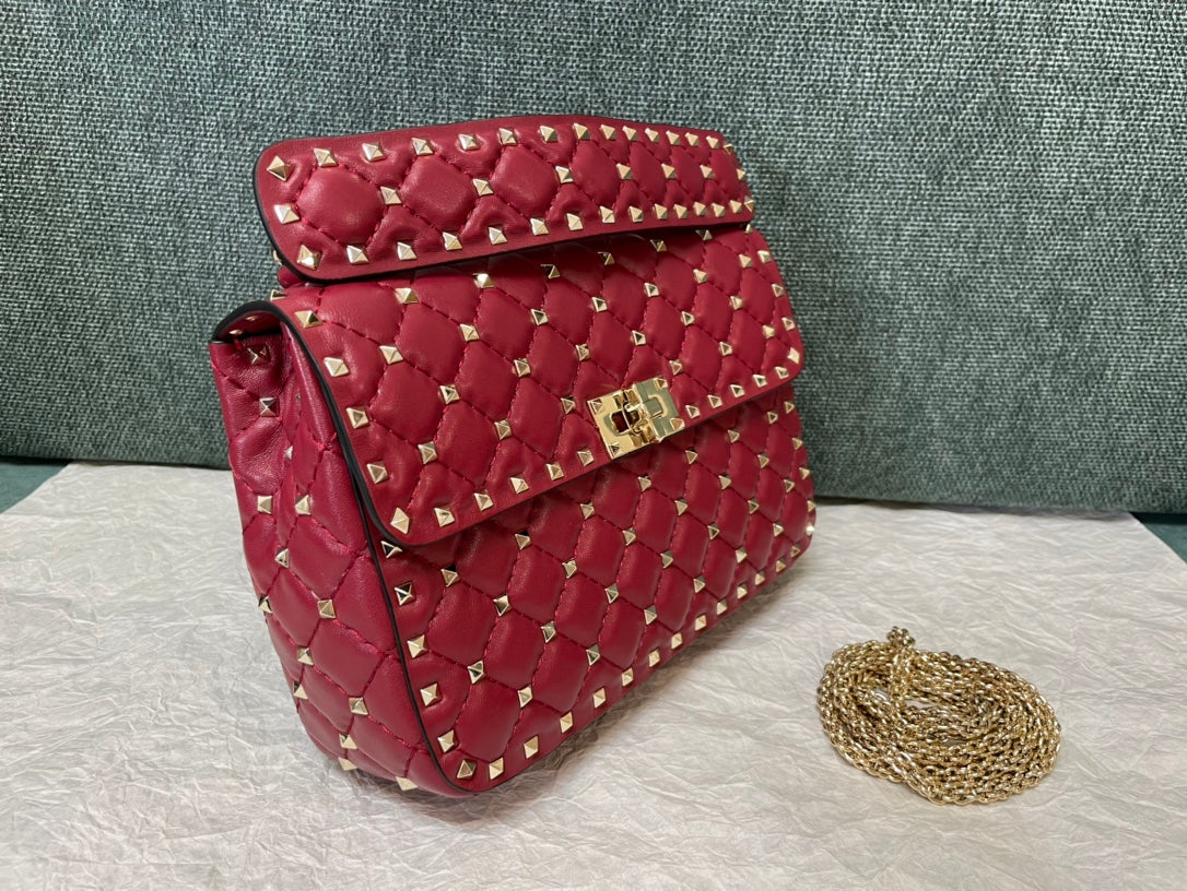 garavani rockstud spike medium 24cm red lambskin