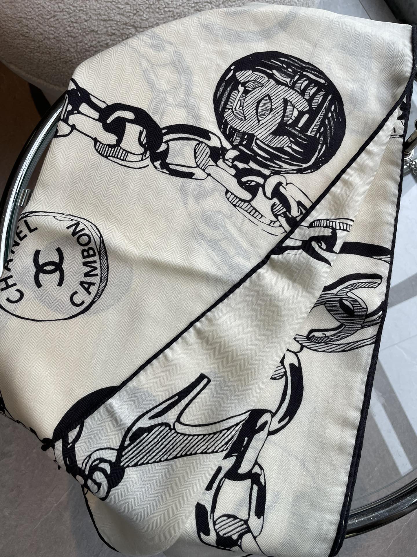 CC Square Scarf 140 CM In White Black Silk 421550