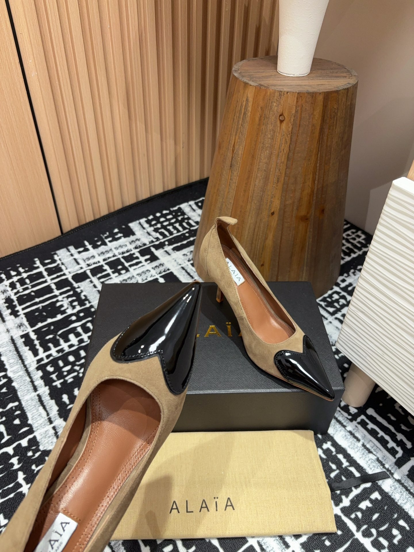 Alaia Pump Coeur 85mm In Moss Brown Suede 933080