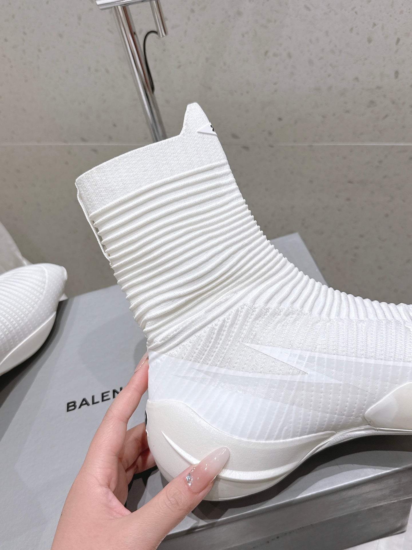 UNDER ARMOUR HYPER SNEAKER IN WHITE MIX BLACK KNITTED FABRIC