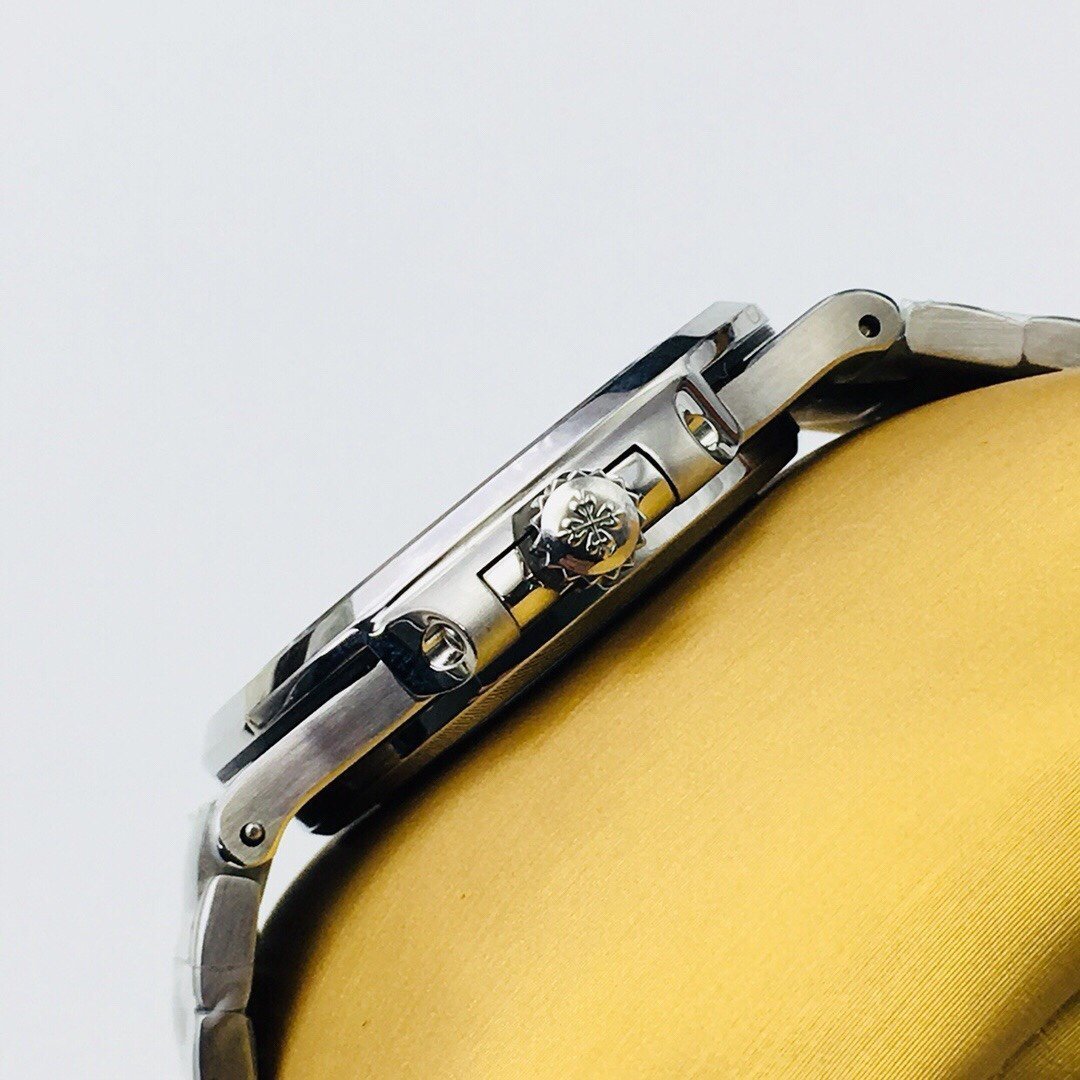 PATEK NAUTILUS 5711 STAINLESS STEEL BLUE DIAL