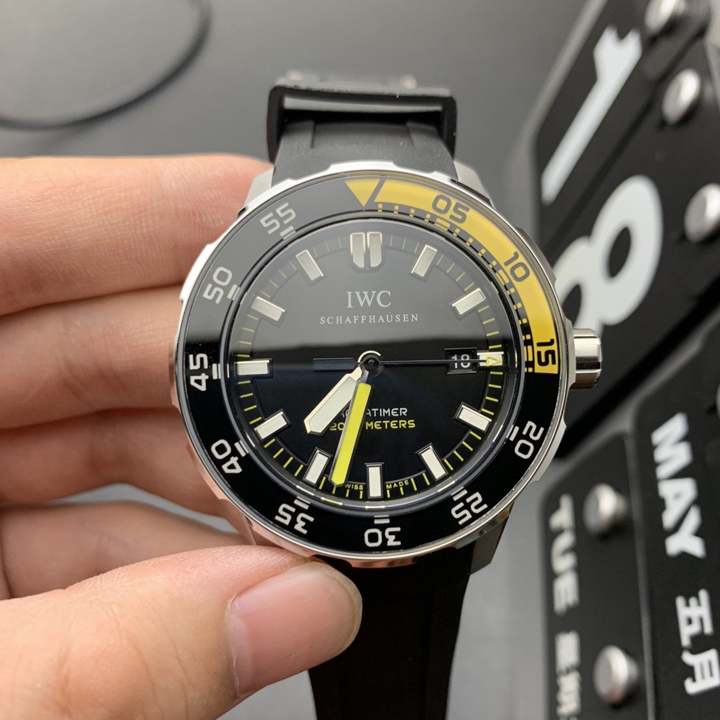 AQUATIMER 2000 BLACK YELLOW RUBBER STRAP