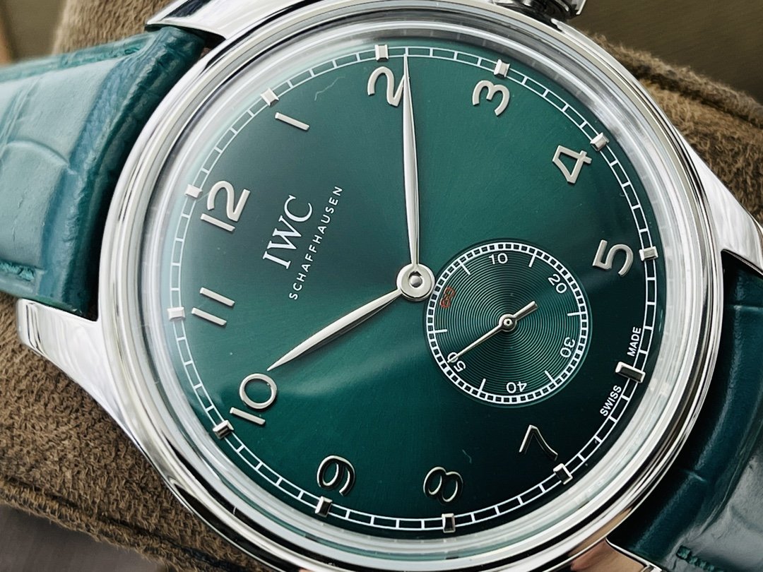 PORTUGUESE HAND-WOUND STEEL CASE GREEN DIAL