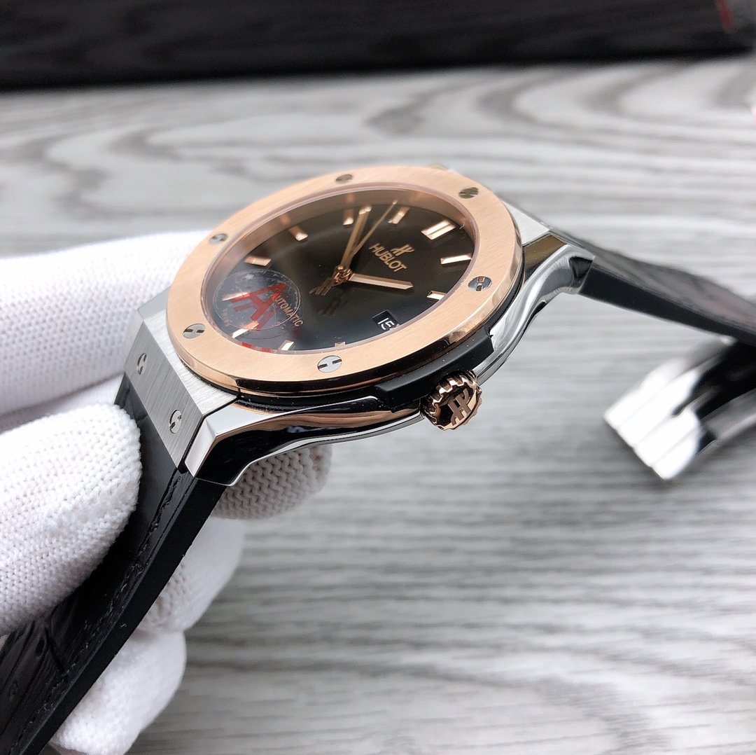 CLASSIC FUSION 42 KING GOLD BLACK DIAL