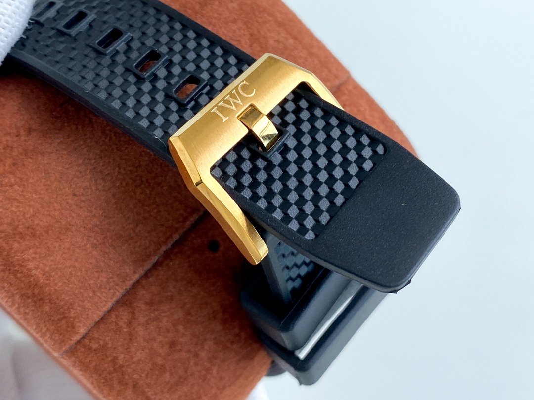 AQUATIMER EXPEDITION JAQUES YVES GOLD CASE