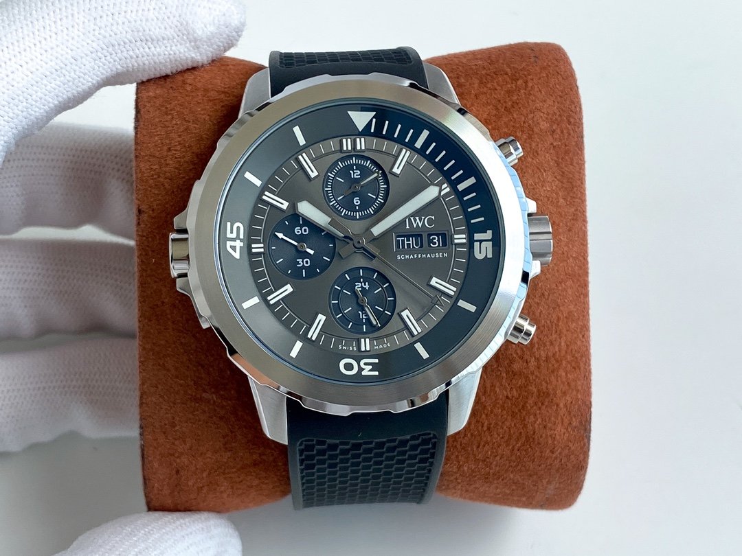 AQUATIMER EXPEDITION JAQUES YVES STEEL CASE WHITE DIAL