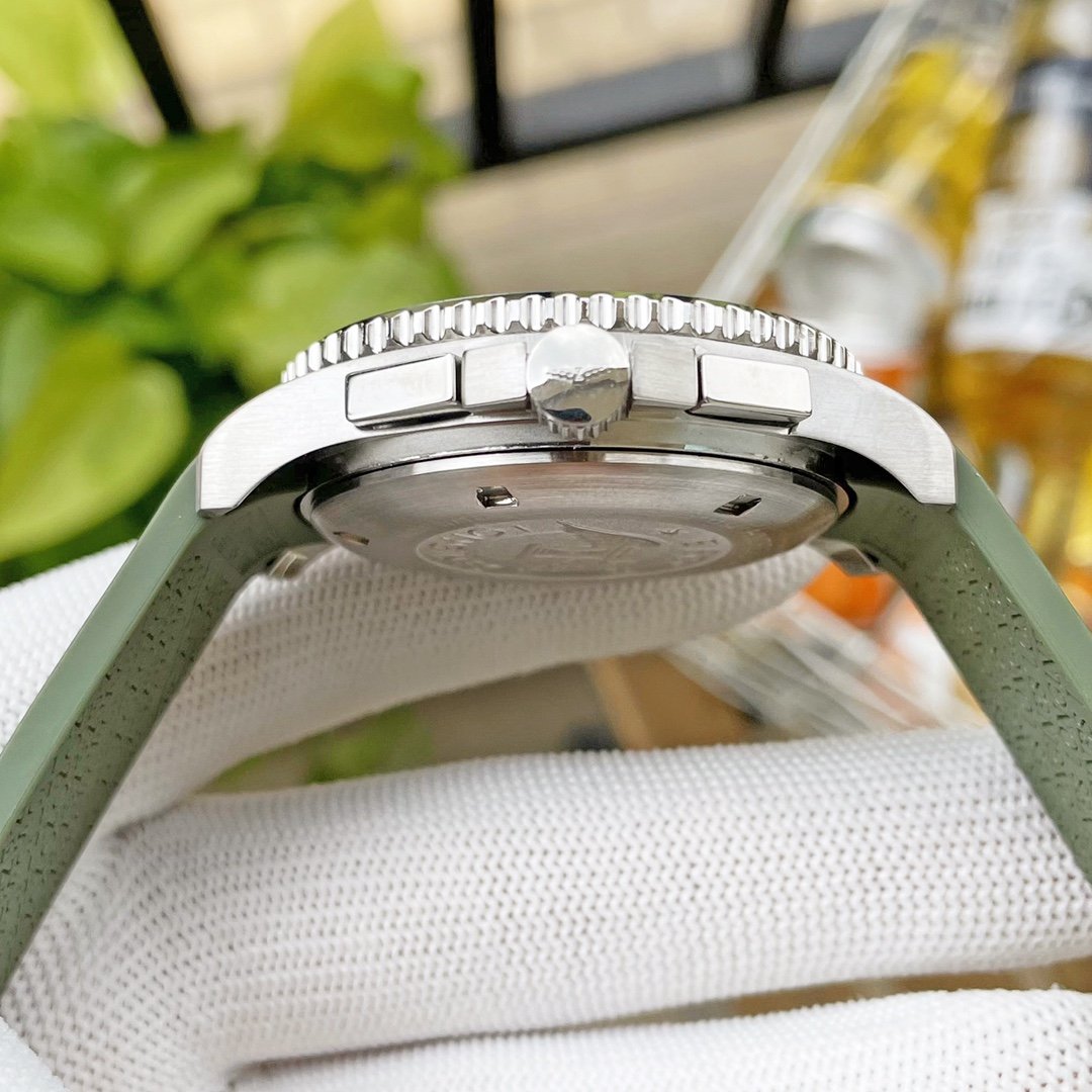 HYDRO CONQUEST CHRONOGRAPH STAINLESS STEEL RUBBER STRAP
