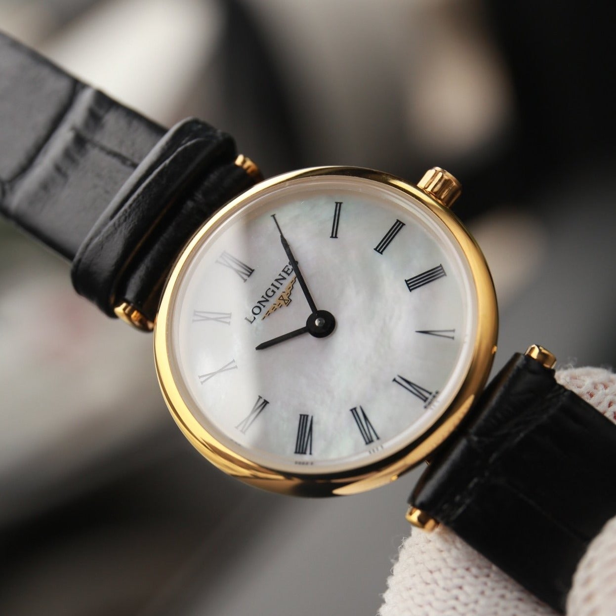 LA GRANDE QUARTZ MOP DIAL LEATHER