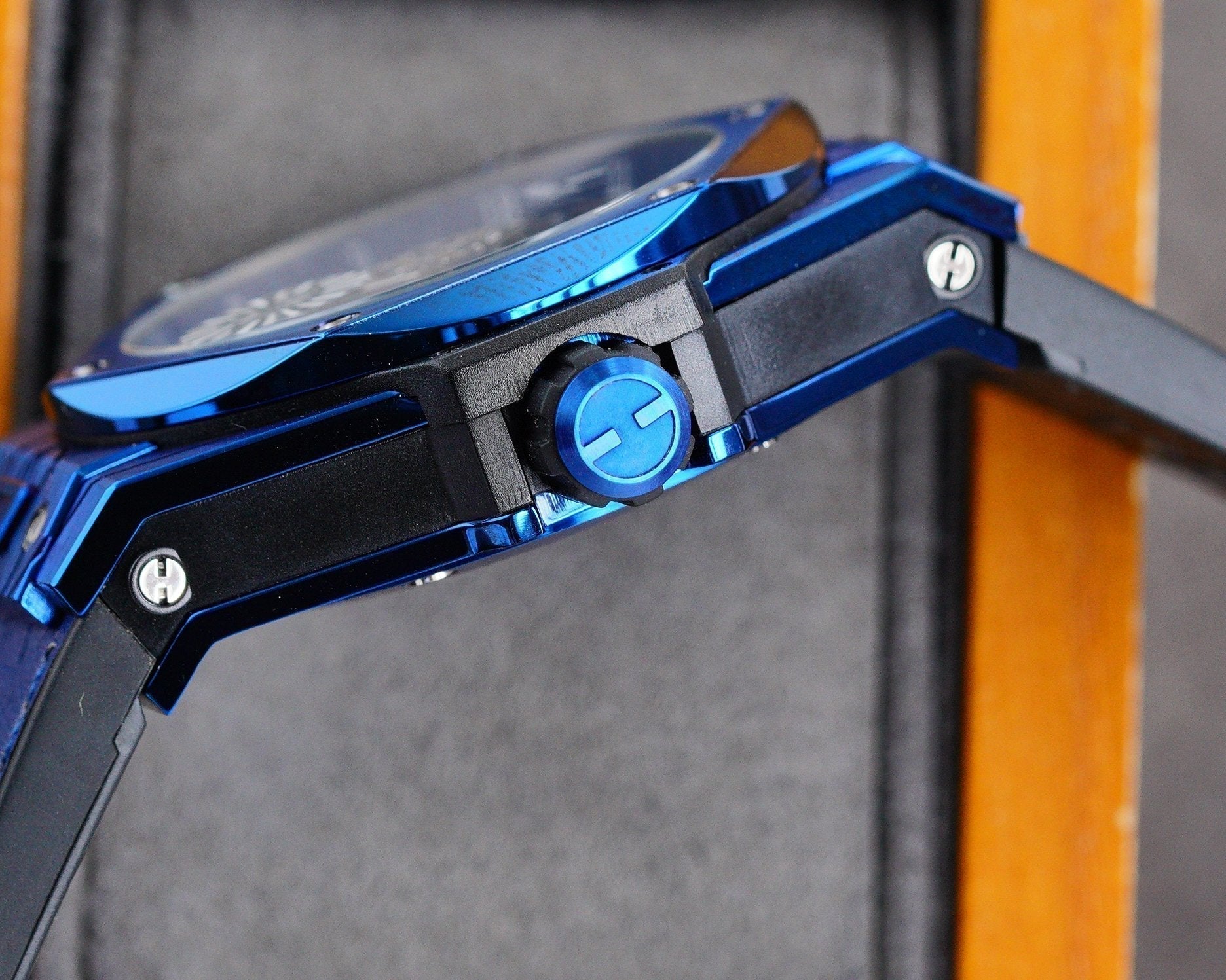 SANG BLEU 42MM BLUE CASE