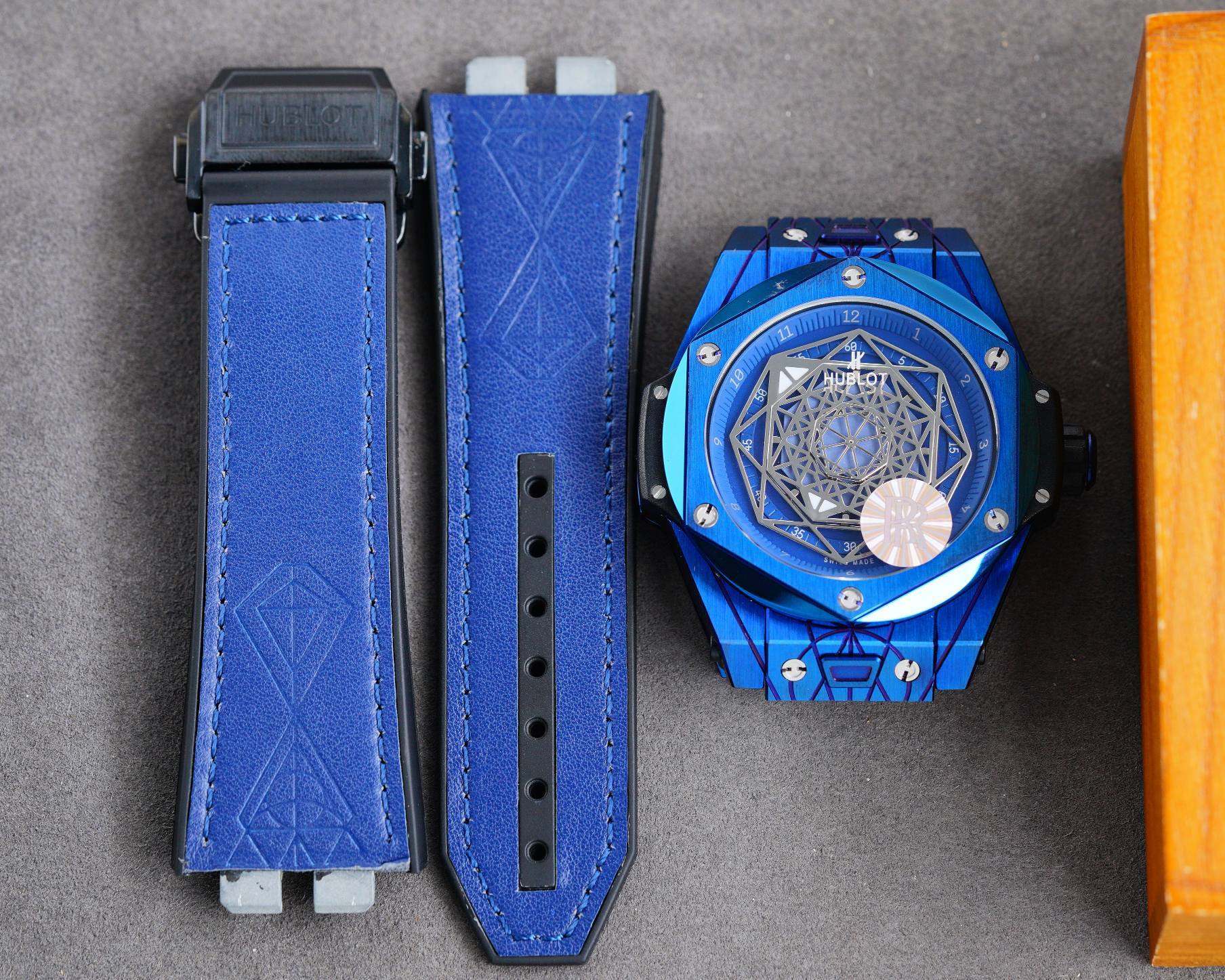 SANG BLEU 42MM BLUE CASE