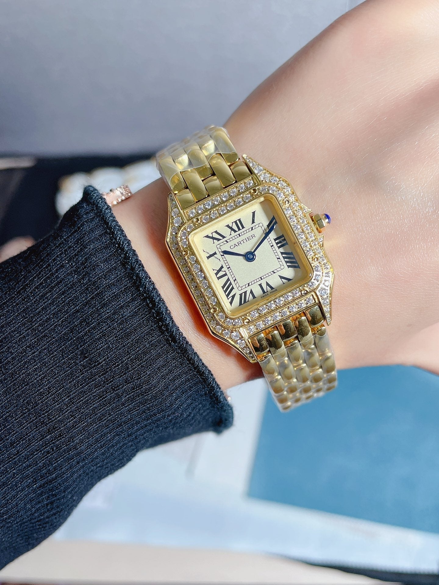 Cartier Panthère de Cartier 27 x 37 mm Yellow Gold Diamond Bezel Watch