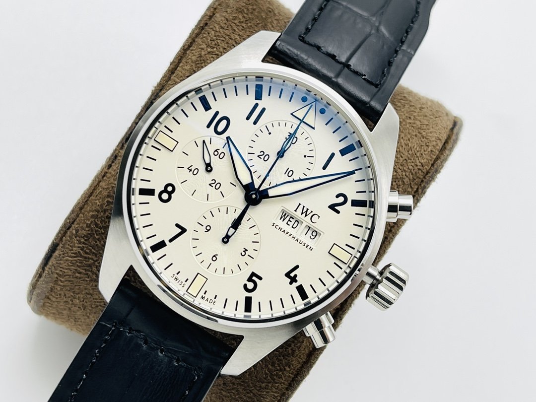 PILOT DAY-DATE CHRONOGRAPH STEEL WHITE DIAL