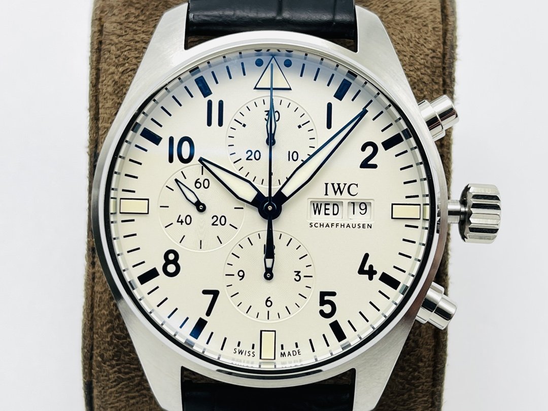 PILOT DAY-DATE CHRONOGRAPH STEEL WHITE DIAL