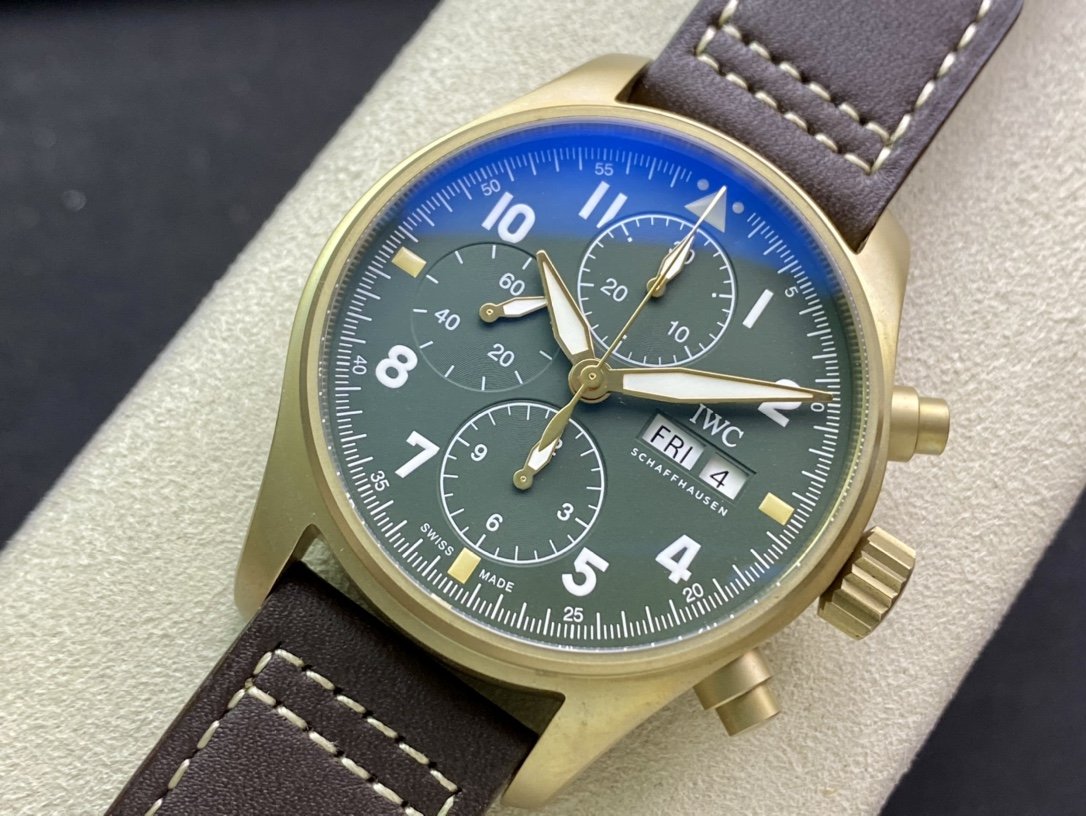 PILOT DAY-DATE CHRONOGRAPH RED GOLD GREEN DIAL