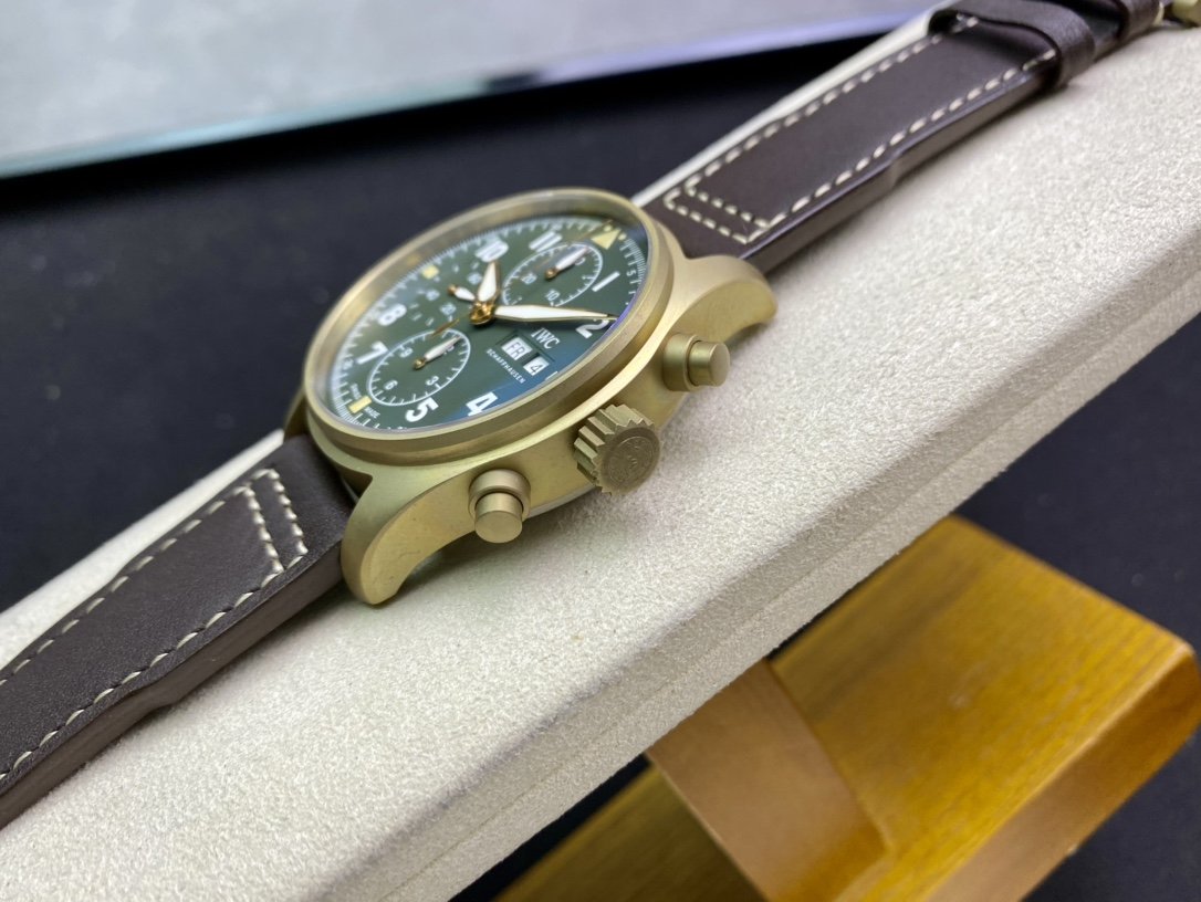 PILOT DAY-DATE CHRONOGRAPH RED GOLD GREEN DIAL