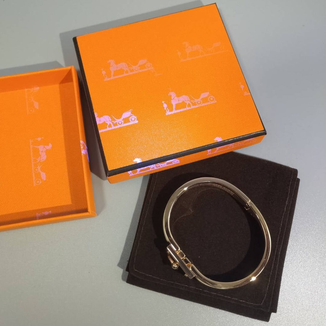 H ELEGANT BEIGE BRACELET