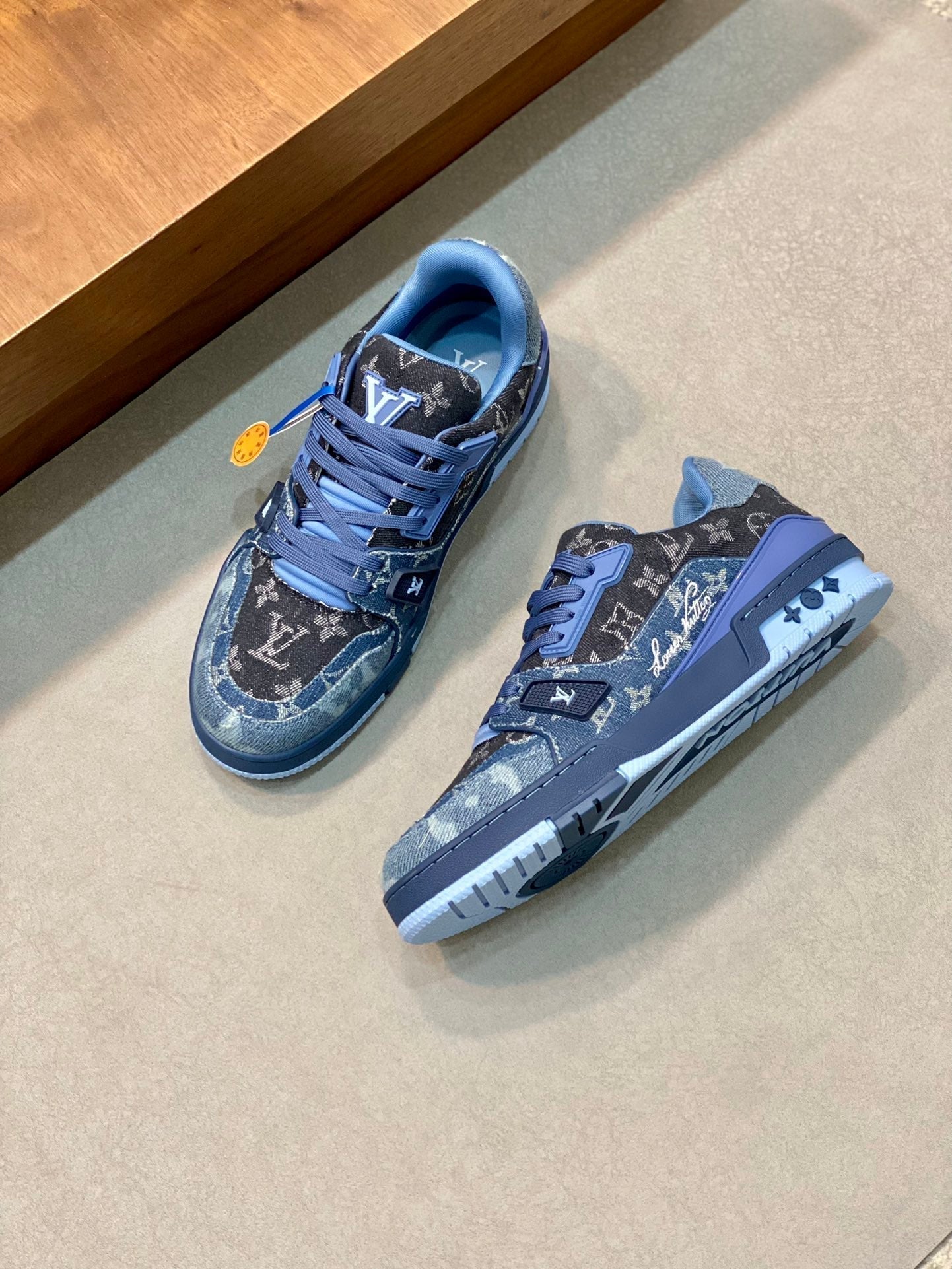 LV TRAINER  DENIM SNEAKER