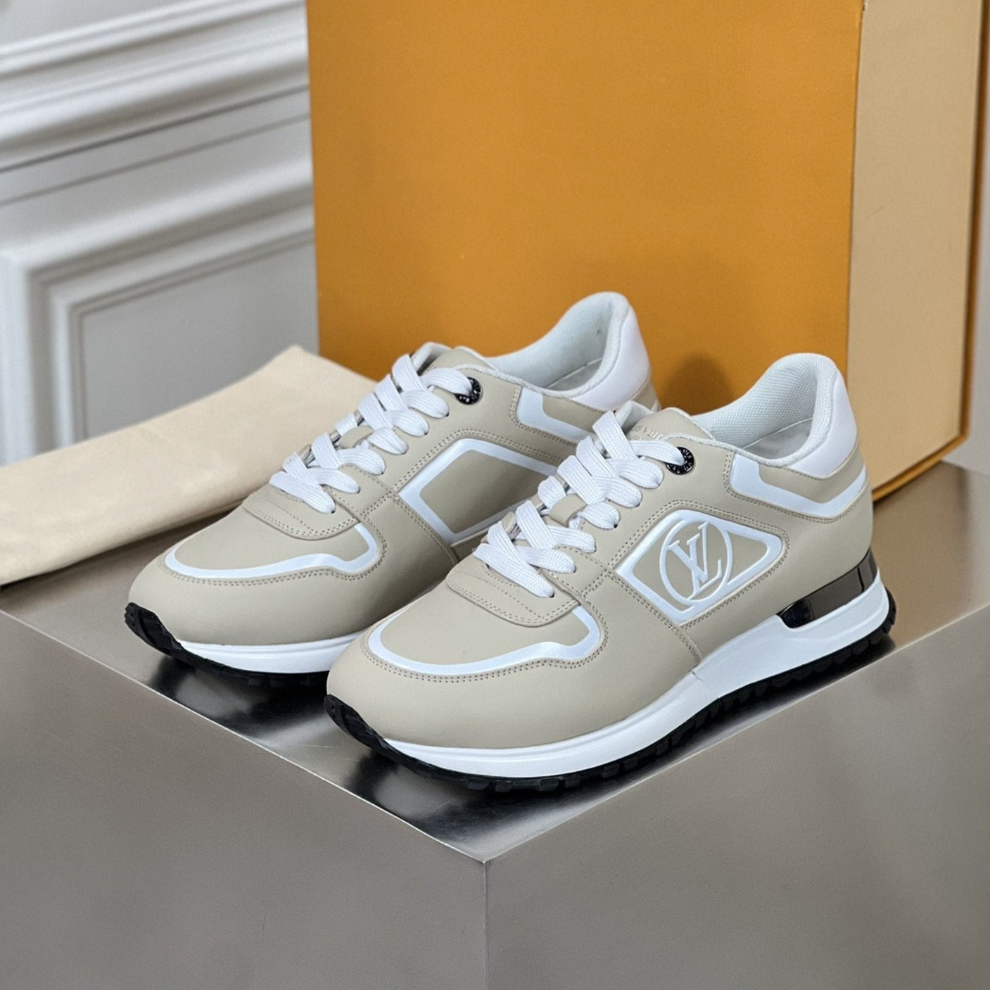 LV RUN AWAY BEIGE SNEAKER