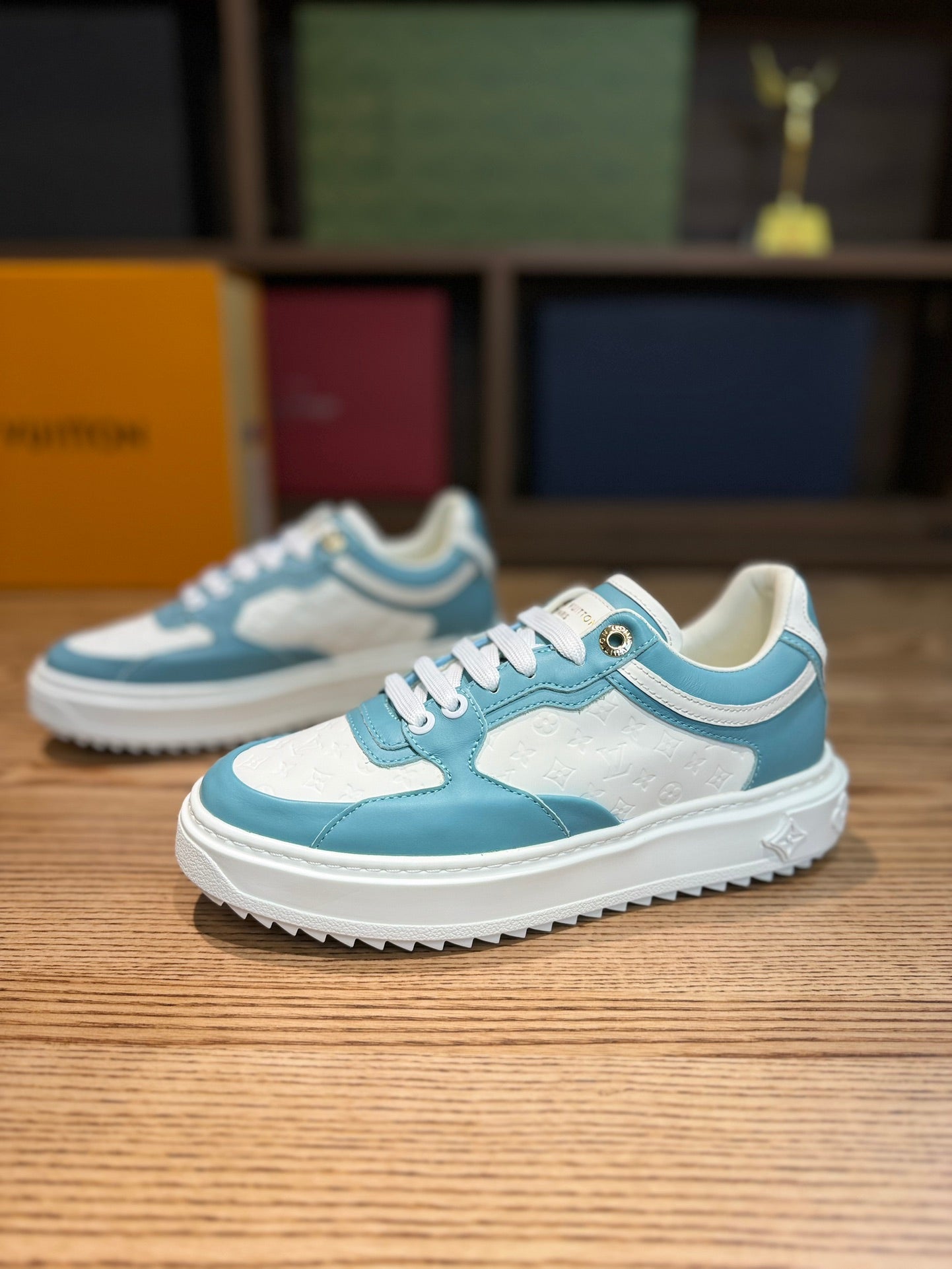 LV TIME OUT SNEAKER BLUE