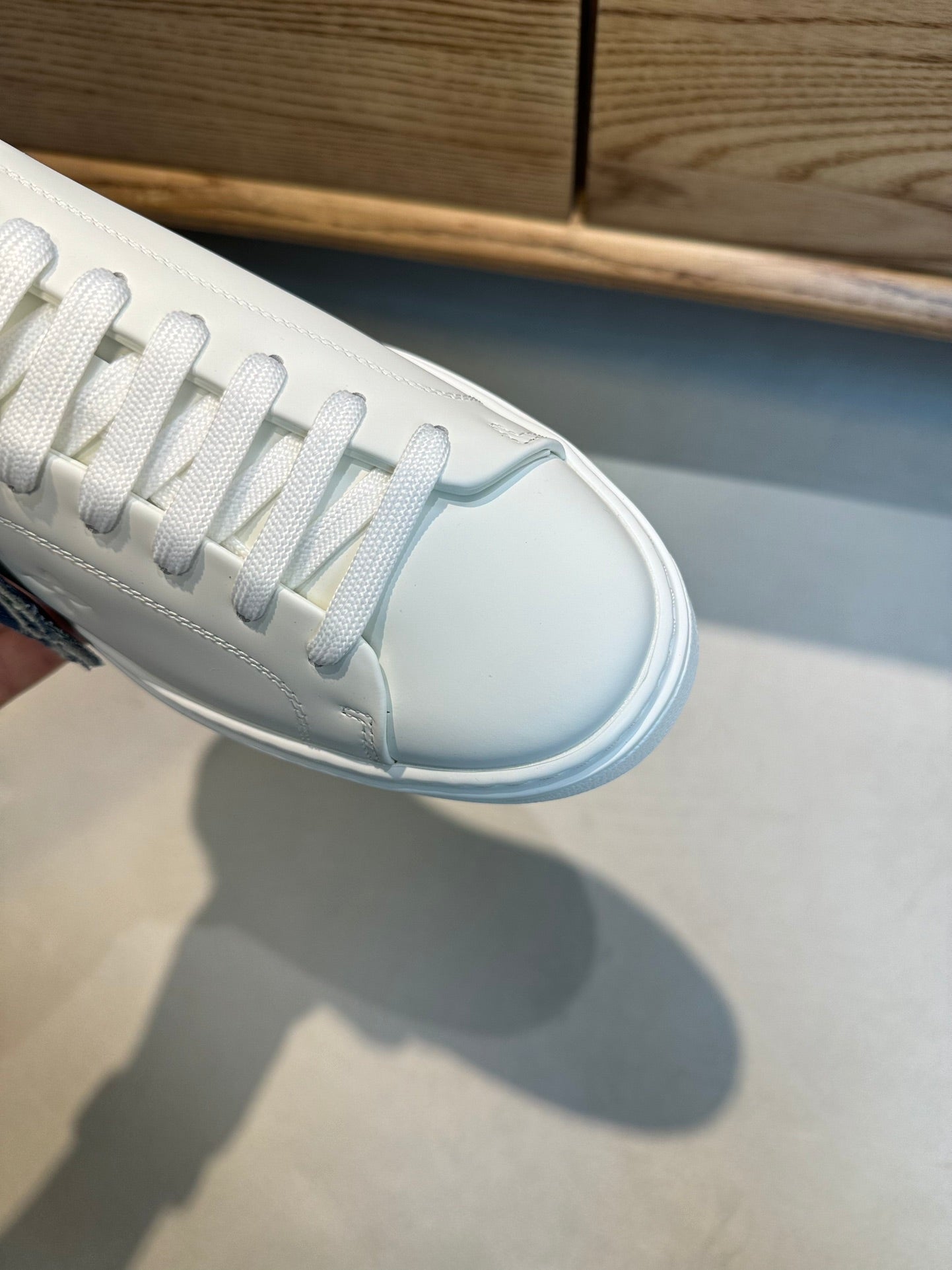 LV TIME OUT SNEAKER WHITE