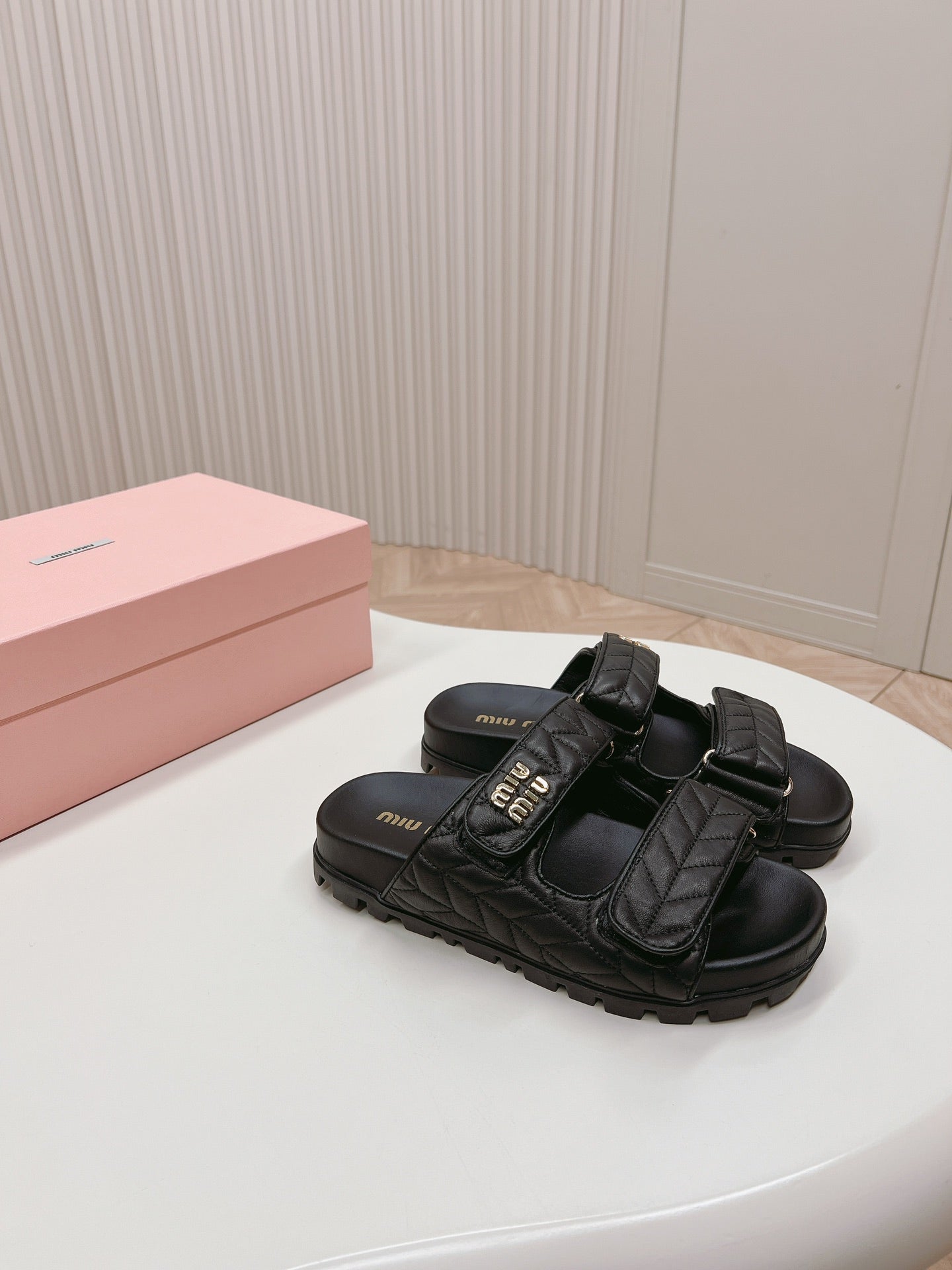 Miumiu Sandal Black Sheepskin 133357