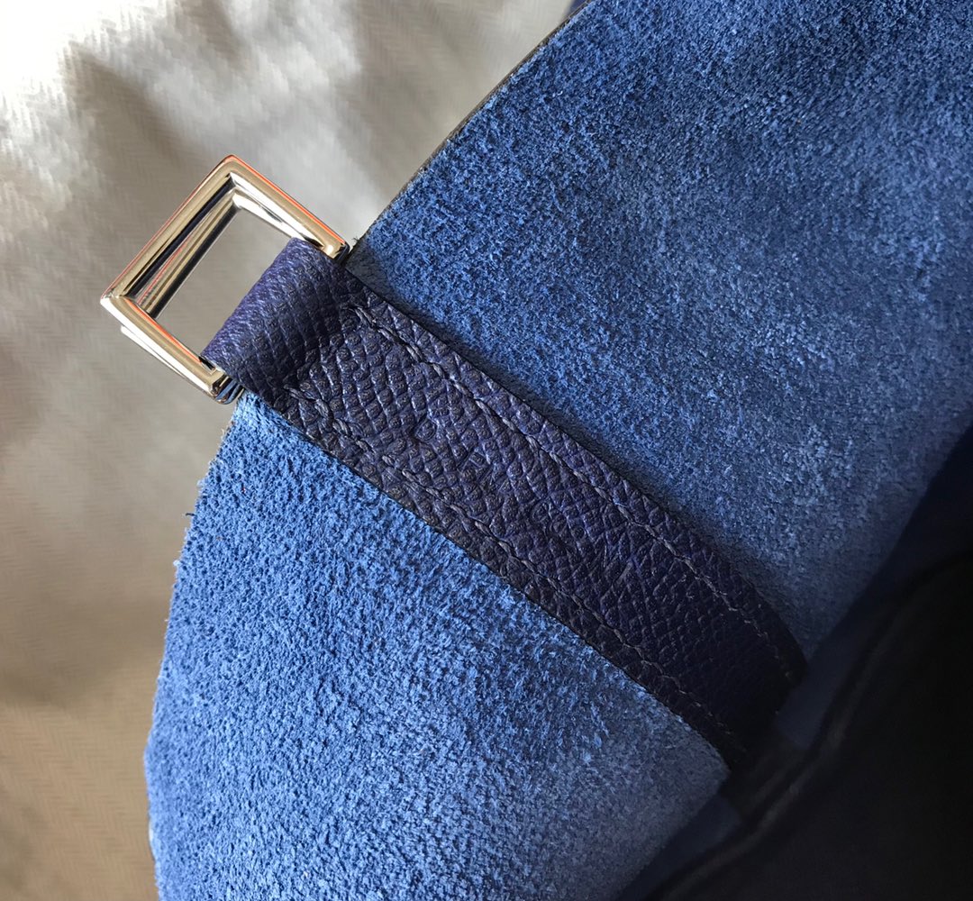 HM PICOTIN LOCK 18 NAVY EPSOM WITH BRAID STRAP