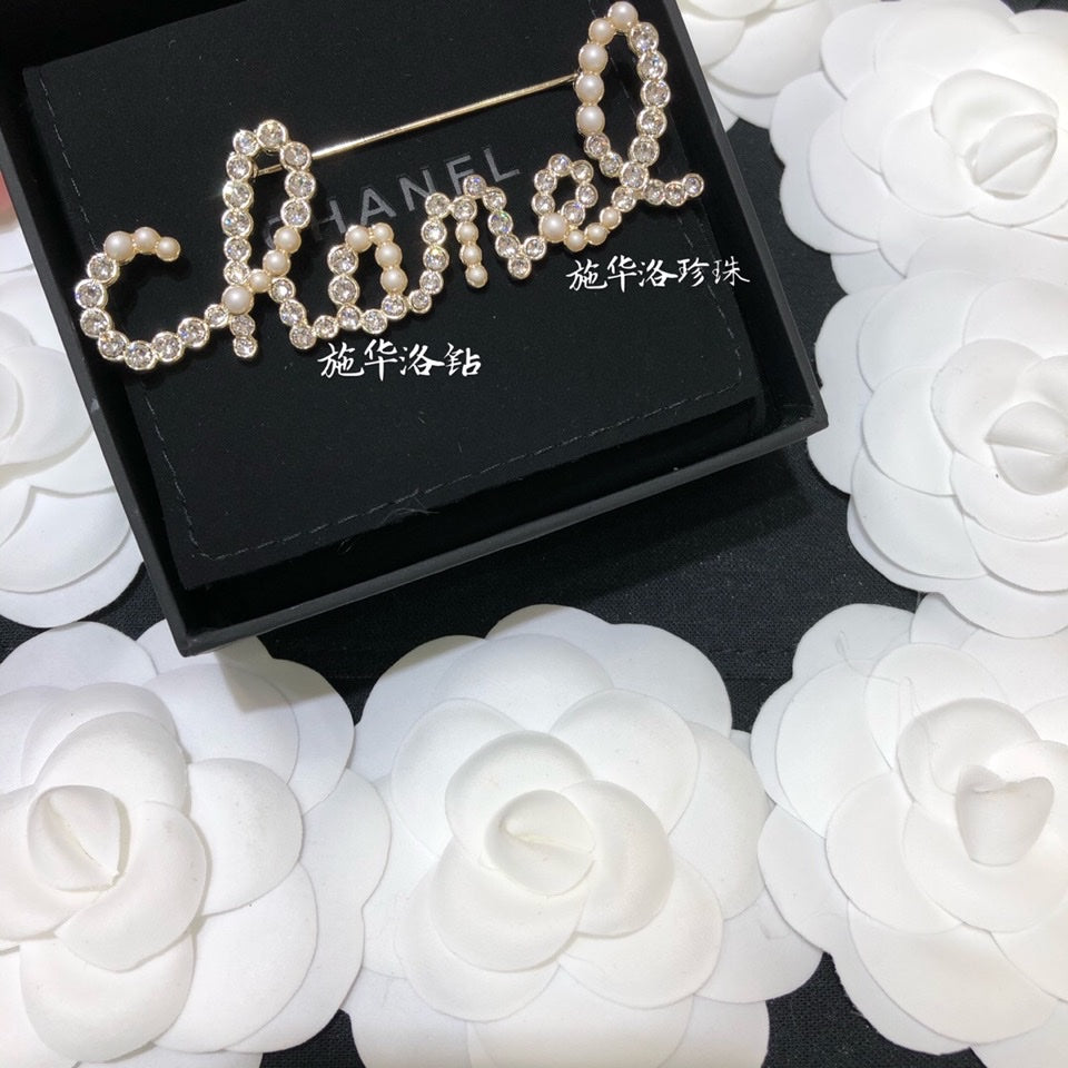 CC Brooch 156915