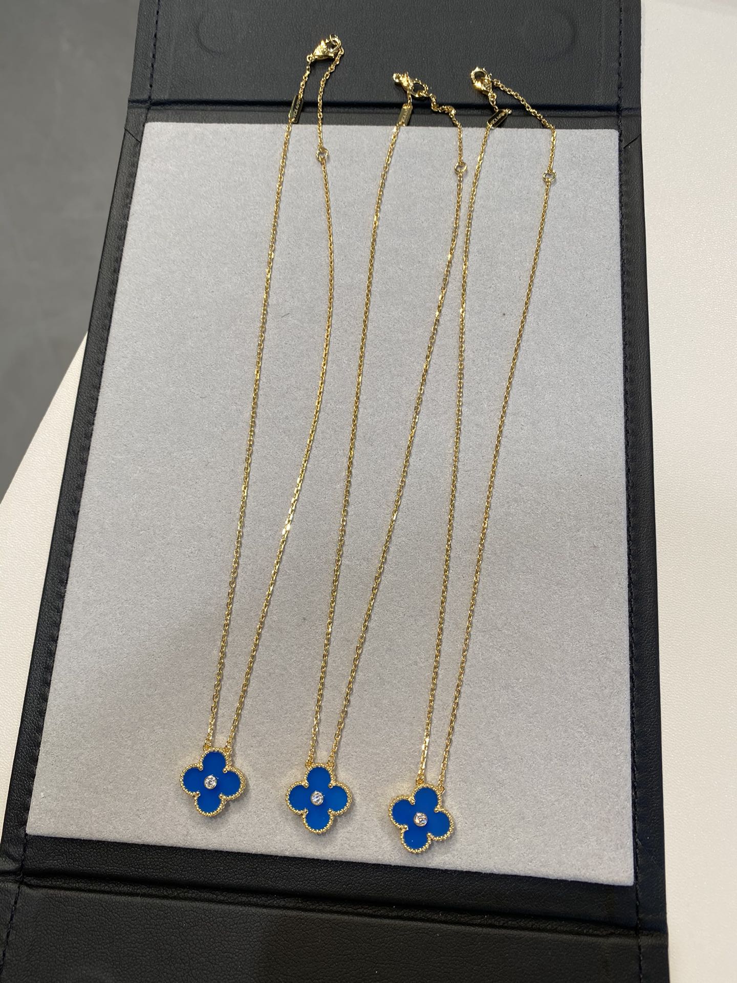 VCA Clover Vintage Agate Blue 1 Diamond Necklace Gold