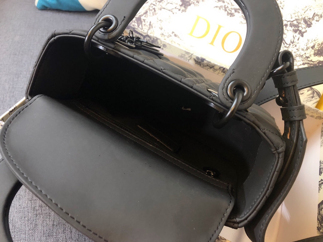 MEDIUM LADY 20 BAG CALFSKIN