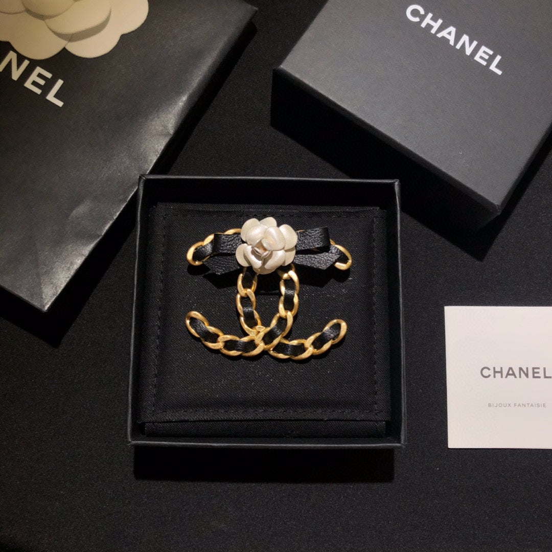 CC Brooch Gold 158839