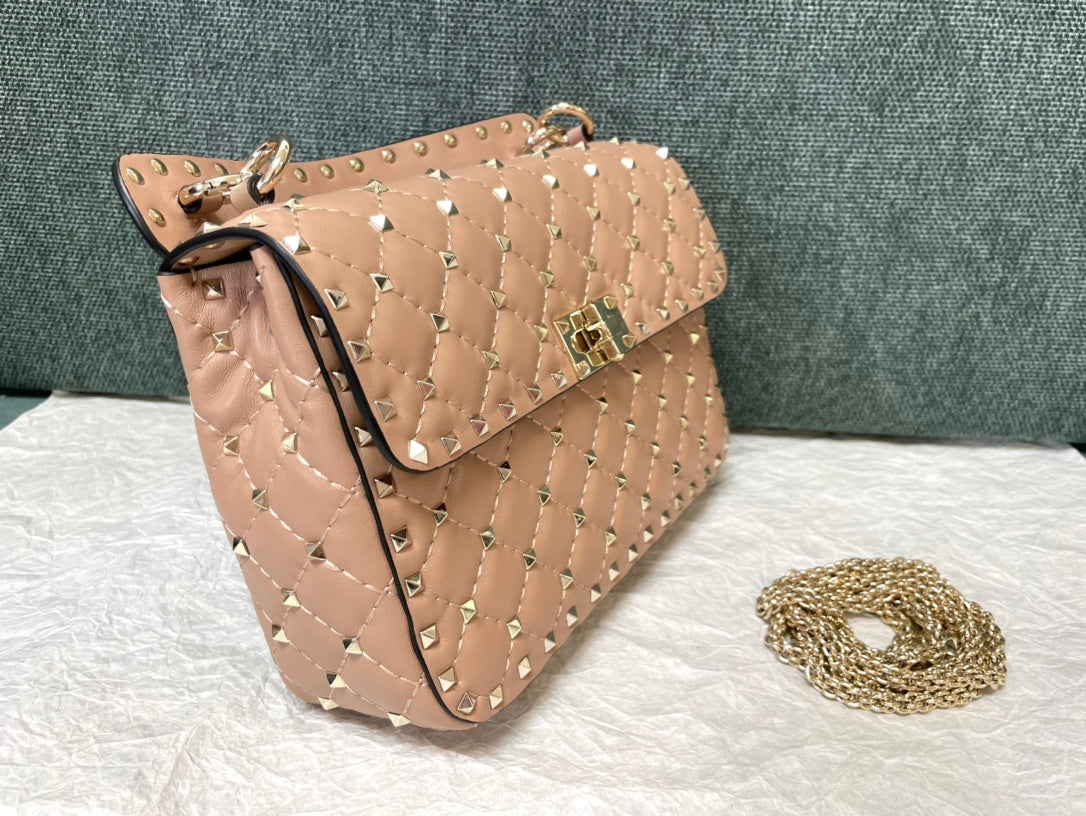 garavani rockstud spike medium 24cm beige lambskin