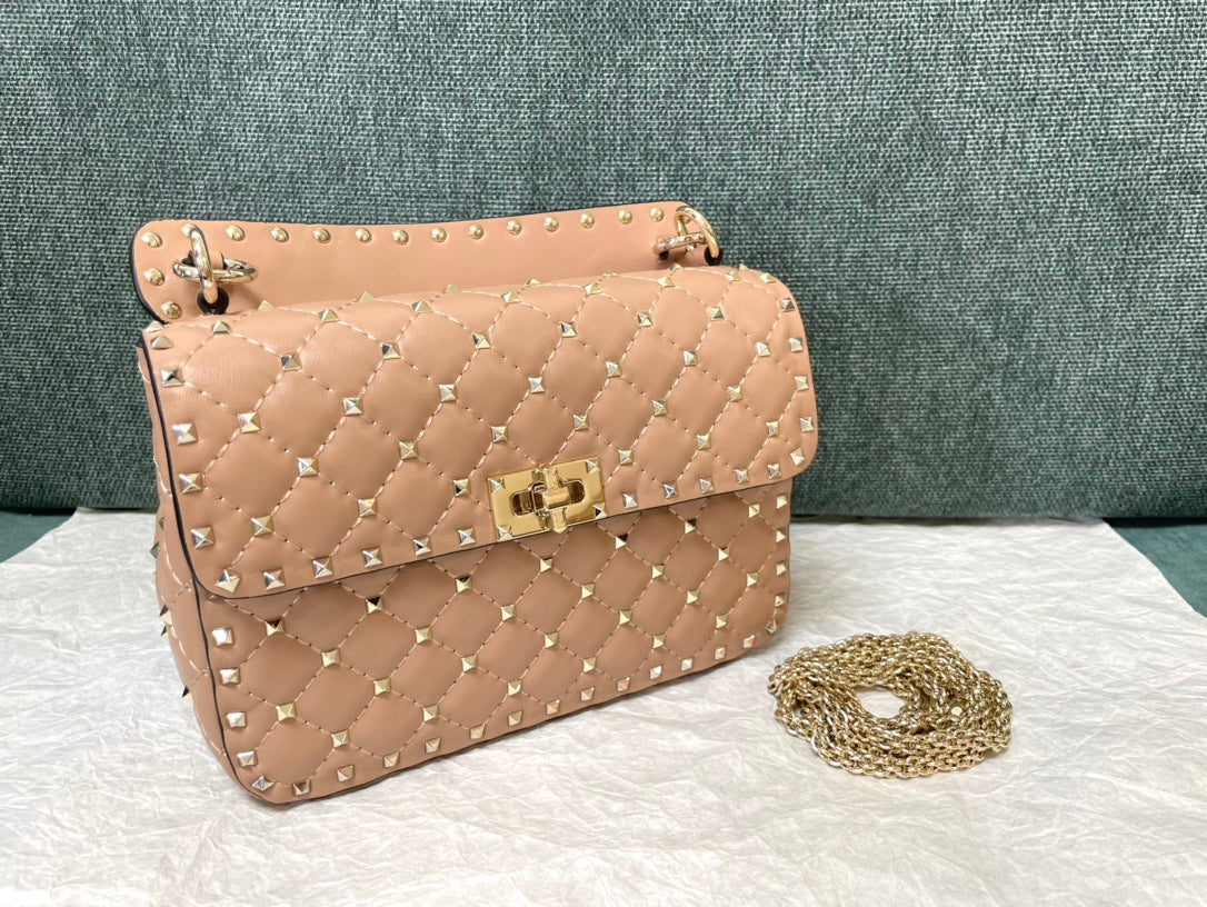 garavani rockstud spike medium 24cm beige lambskin