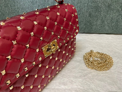 garavani rockstud spike medium 24cm red lambskin