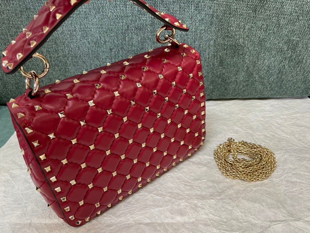garavani rockstud spike medium 24cm red lambskin