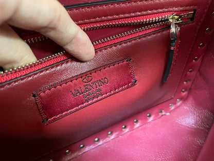garavani rockstud spike medium 24cm red lambskin