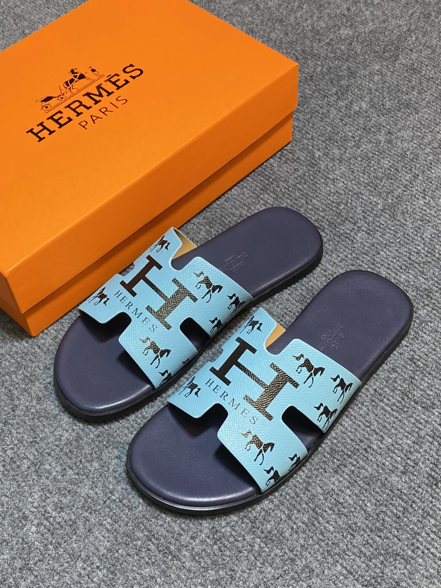 HM IZMIR SANDAL INDIGO AND SKY CALFSKIN WITH ICON