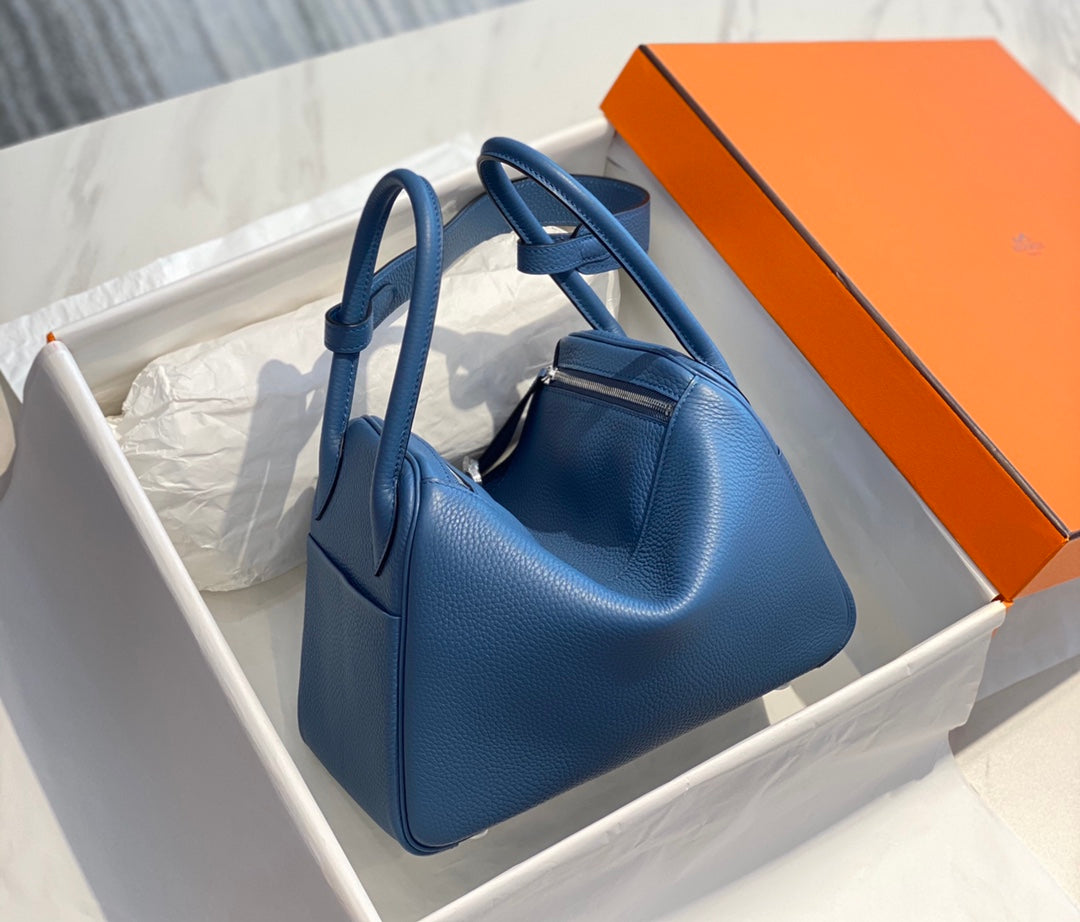 HM LINDY 30 BAG AZURE TAURILLON CLEMENCE LEATHER