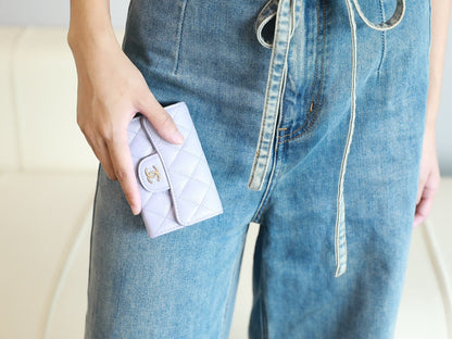 CC FLAP CARD HOLDER 11.3 LIGHT PURPLE GRAINED CALFSKIN SILVER ICON