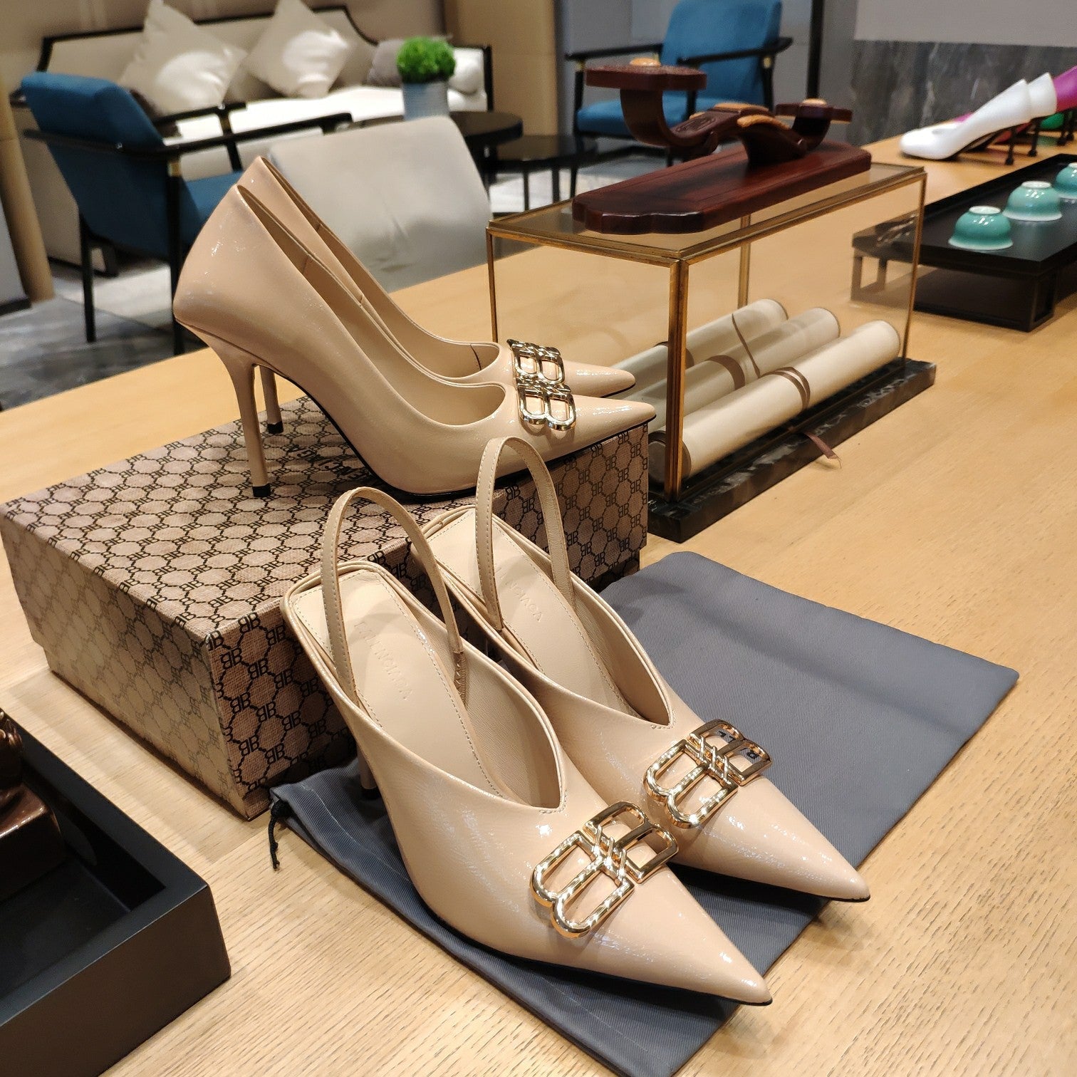 Balenciaga 26s High Heel 100 Beige Patent Leather Gold Logo 681186