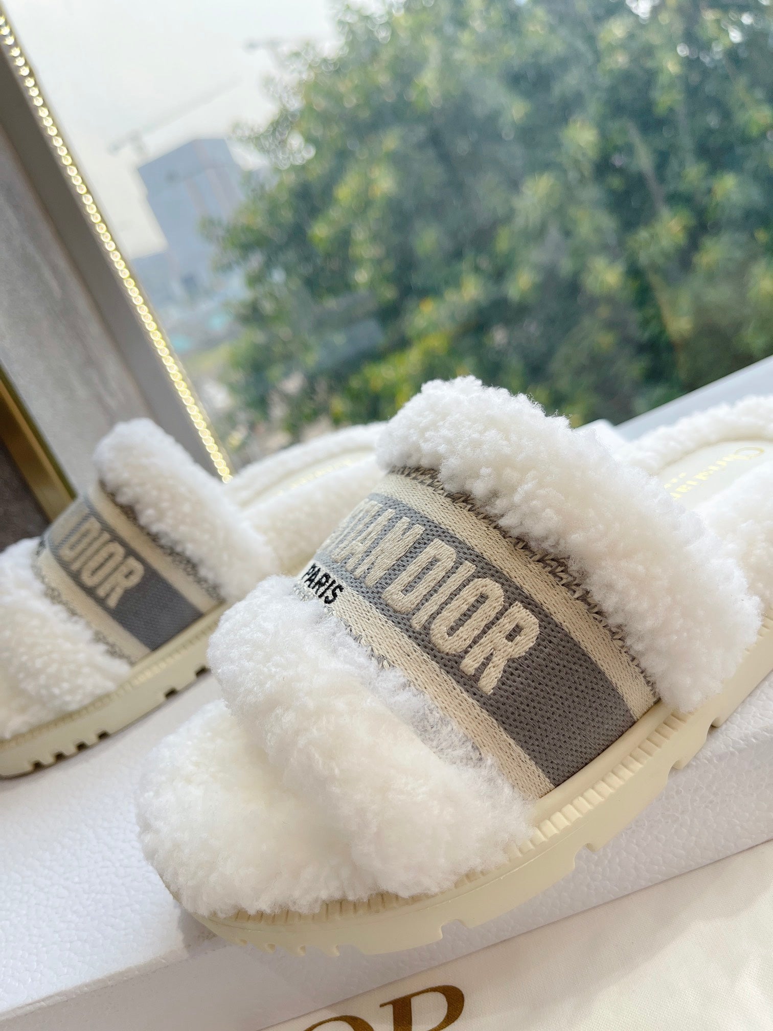 CD 25  Flat Slippers White Gray Wool 395564
