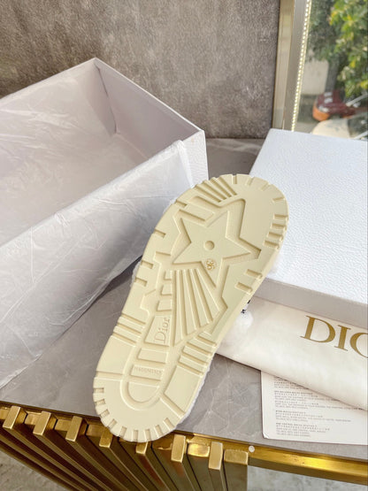 CD 25  Flat Slippers White Black Wool 395565
