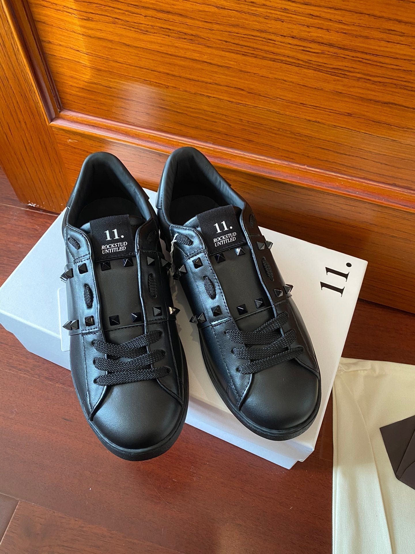 VT Rockstud Sneaker Black Purple Cowhide