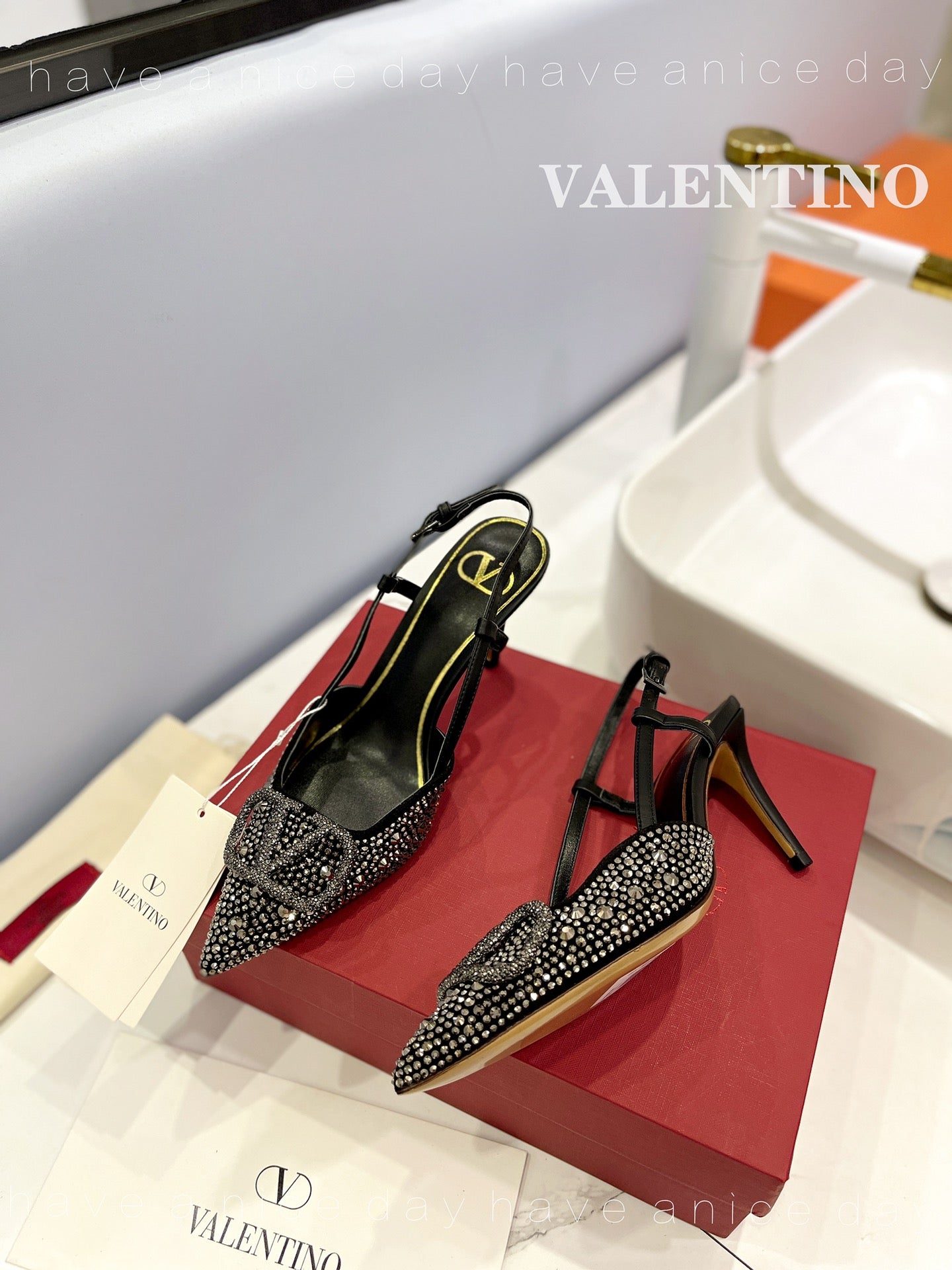 VT Signature Heels Black Diamond Calf Leather 295086