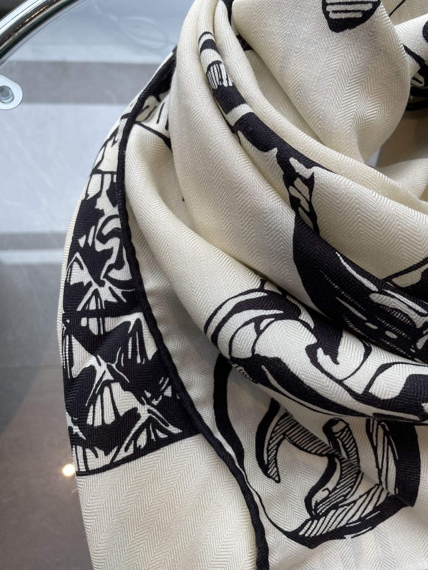 CC Square Scarf 140 CM In White Black Silk  421550
