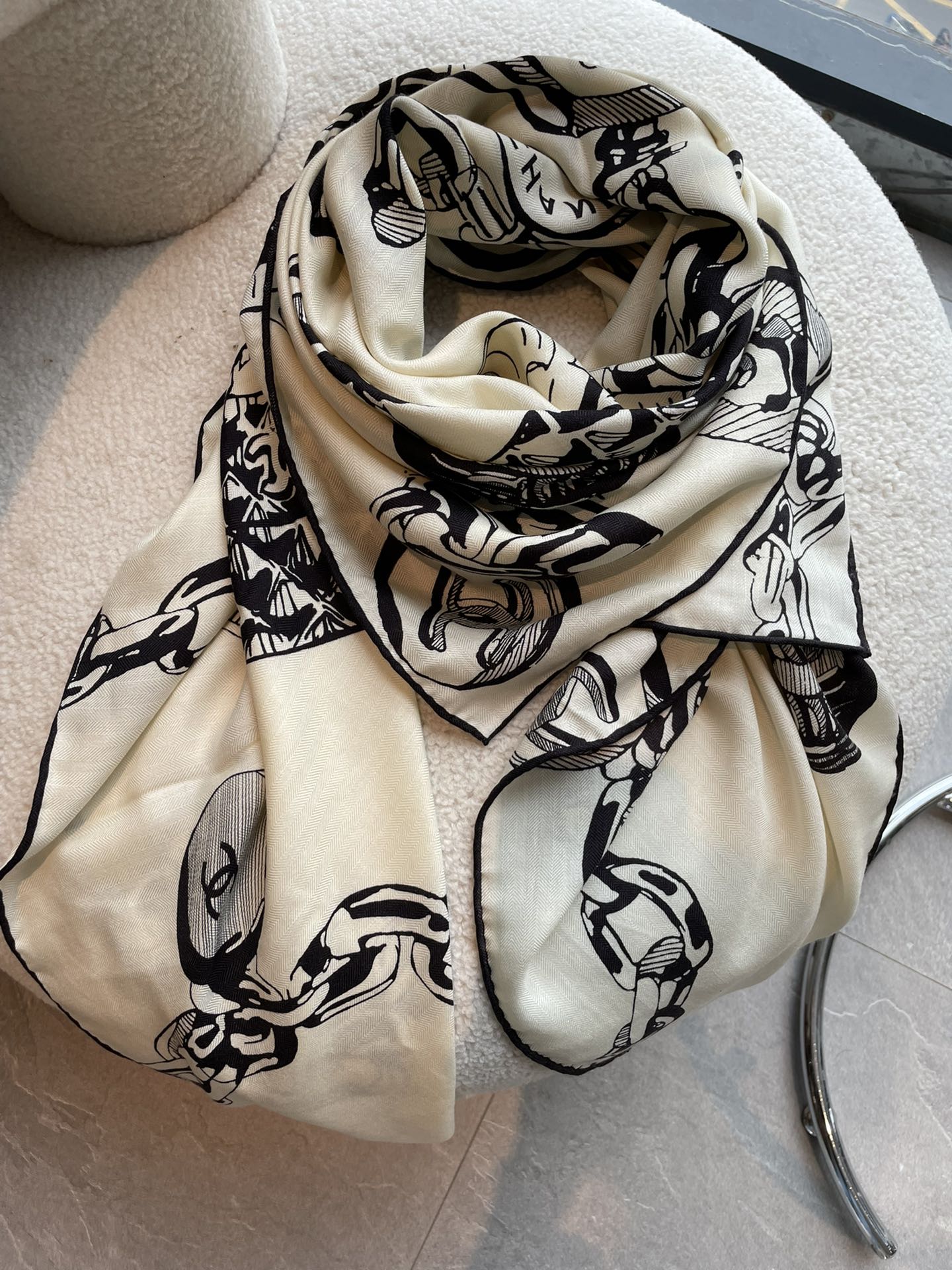 CC Square Scarf 140 CM In White Black Silk  421550