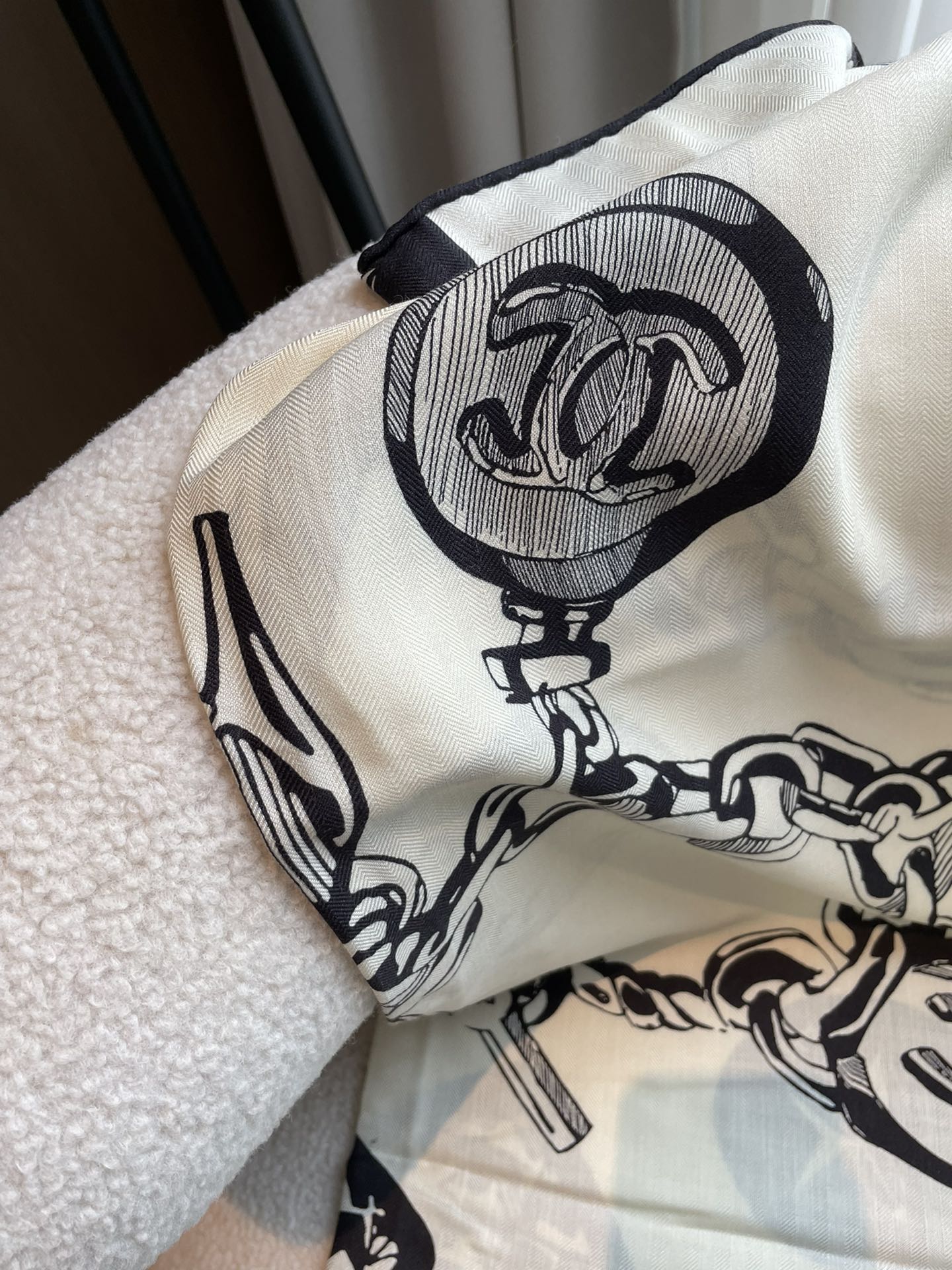 CC Square Scarf 140 CM In White Black Silk  421550