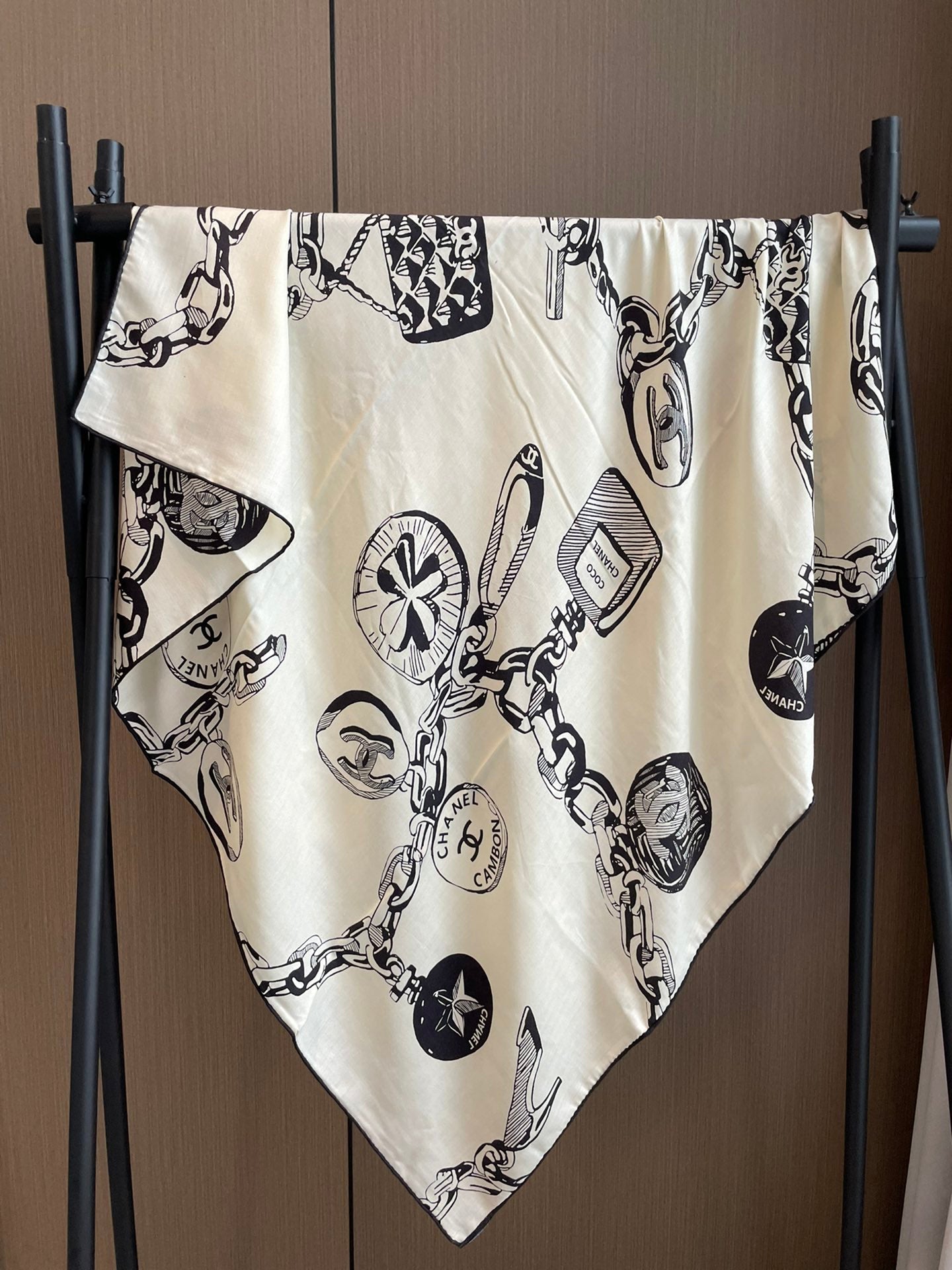 CC Square Scarf 140 CM In White Black Silk  421550