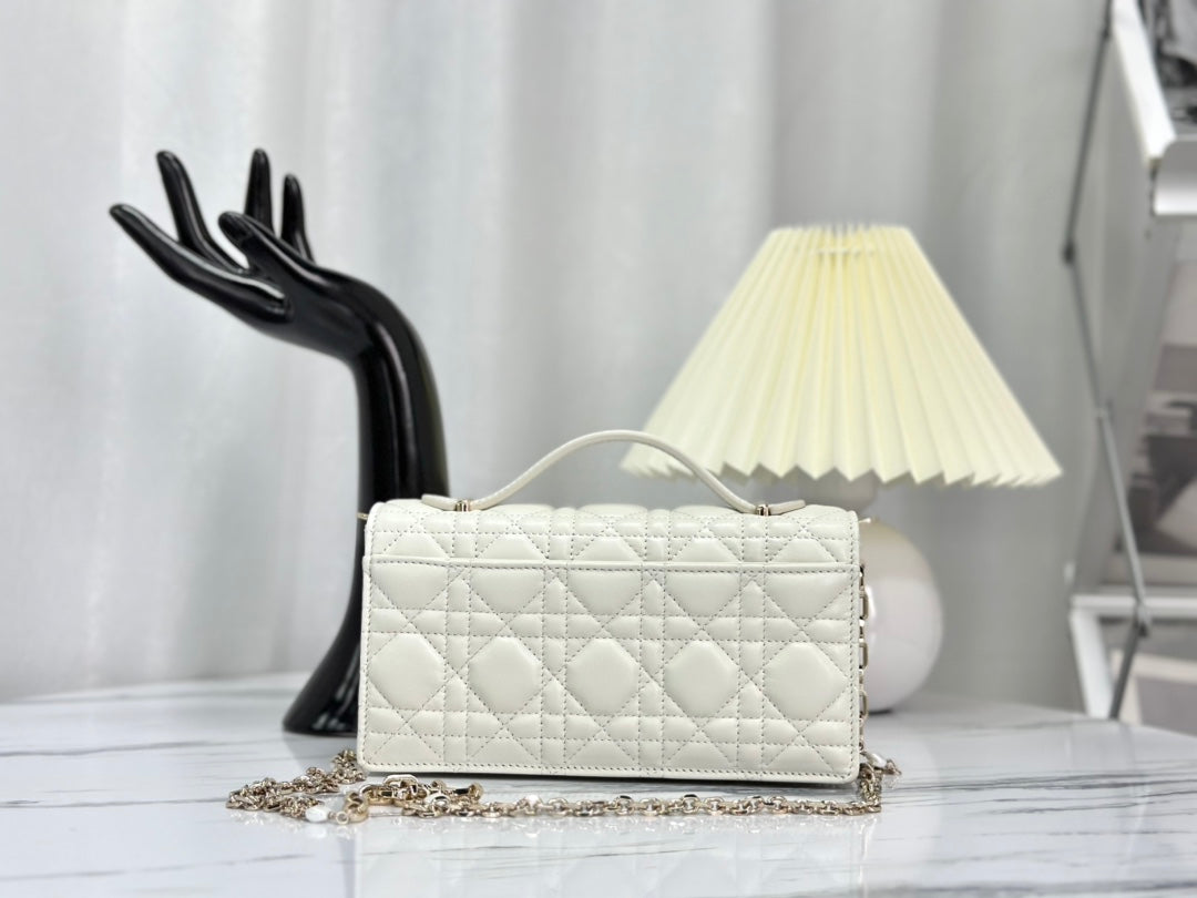 LADY 21 CHAIN BAG LAMBSKIN