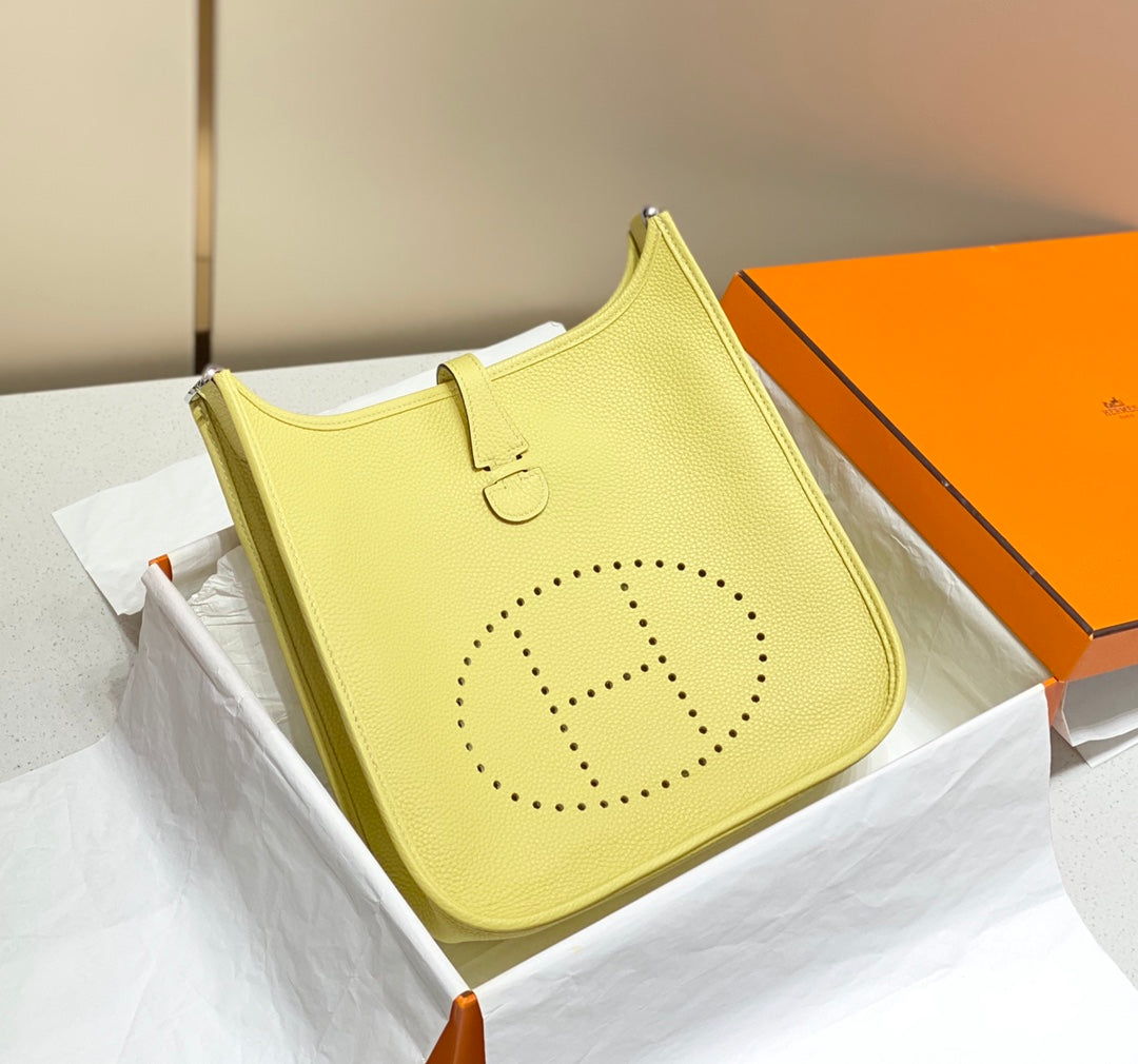 Evelyne 29cm Togo Shw