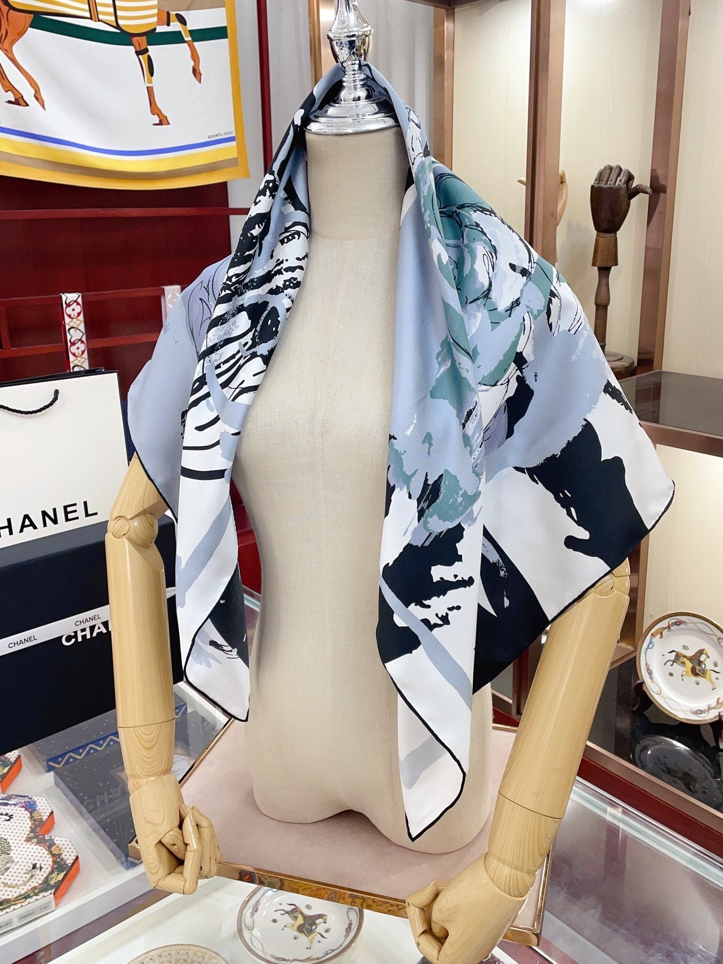 CC Square Scarf 90 CM In Colorful Silk Twill 407435